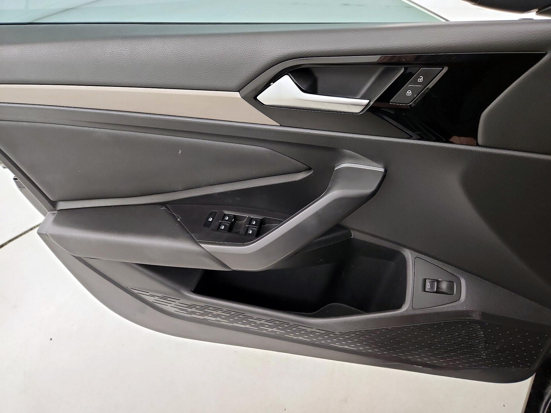 Thumbnail: 2019 Volkswagen Jetta - 12