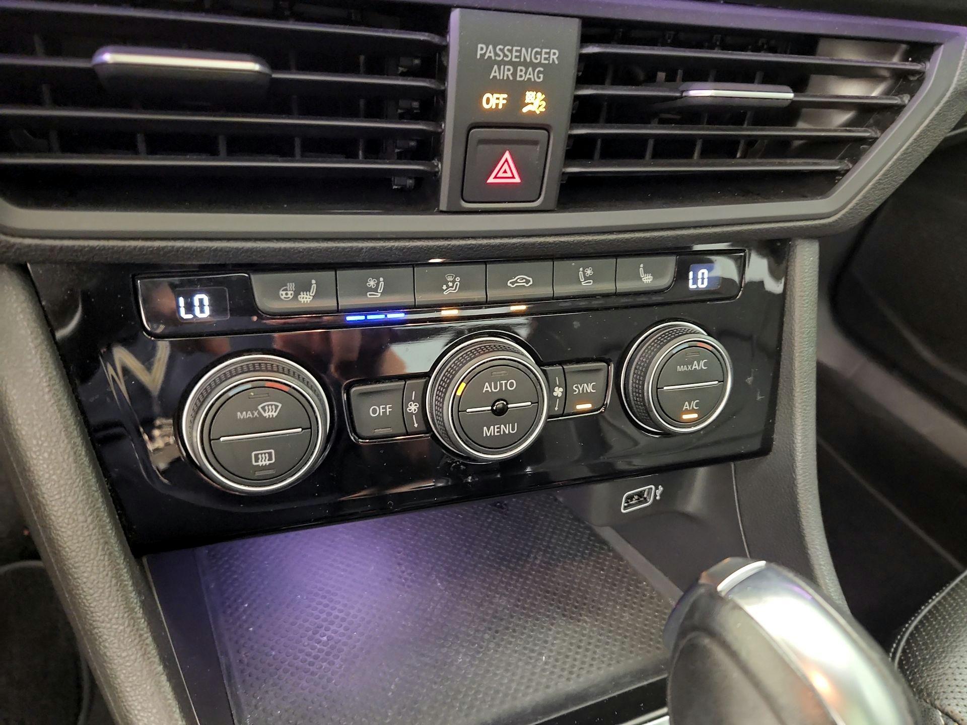 Thumbnail: 2019 Volkswagen Jetta - 17