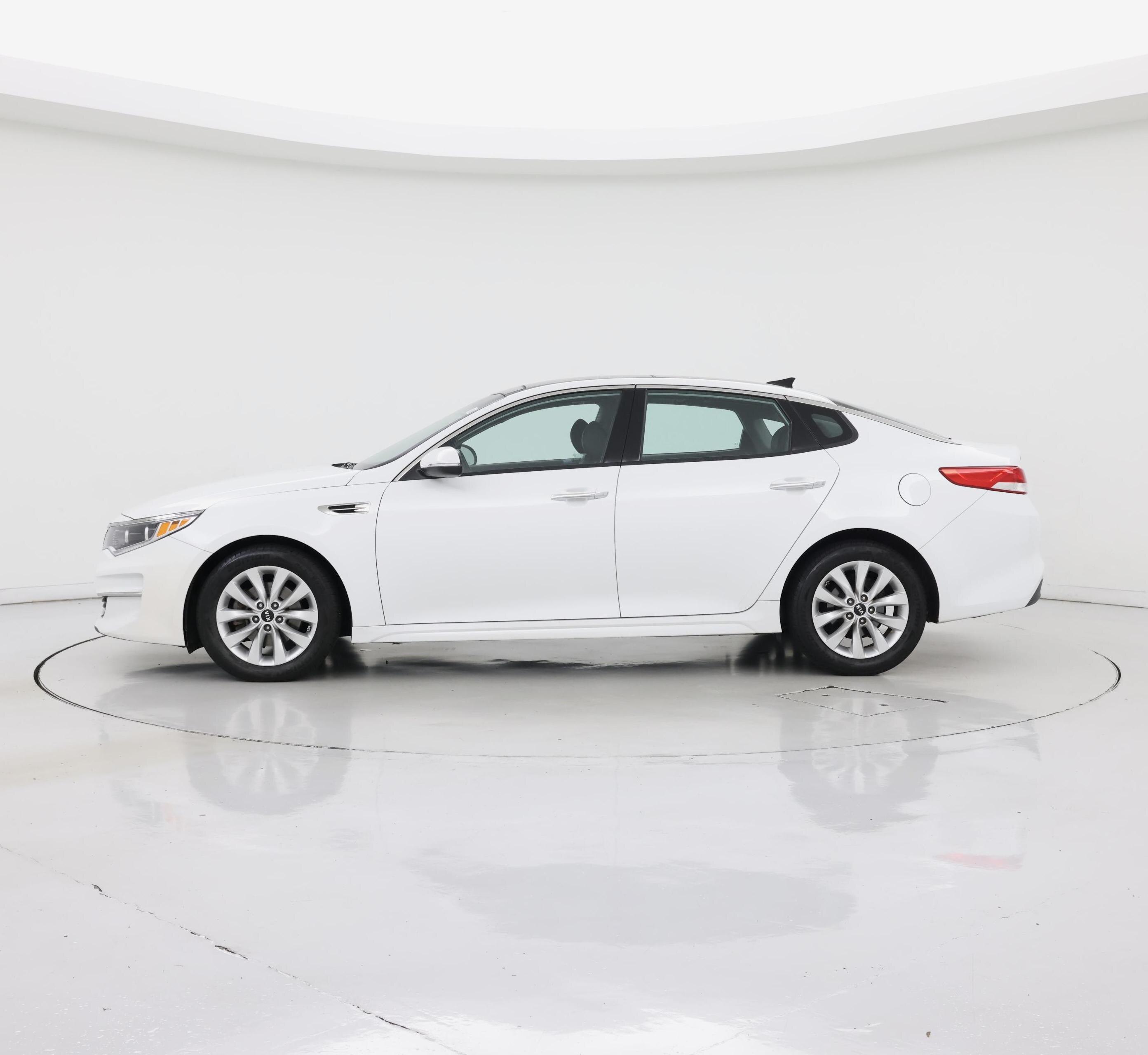 Thumbnail: 2017 Kia Optima - 3