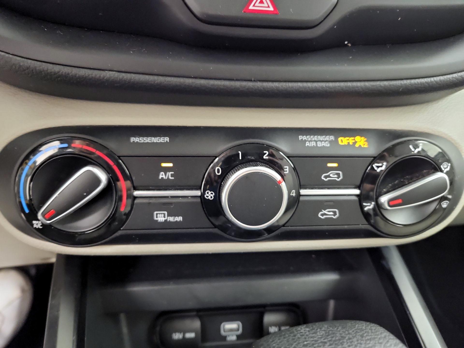Thumbnail: 2020 Kia Soul - 16
