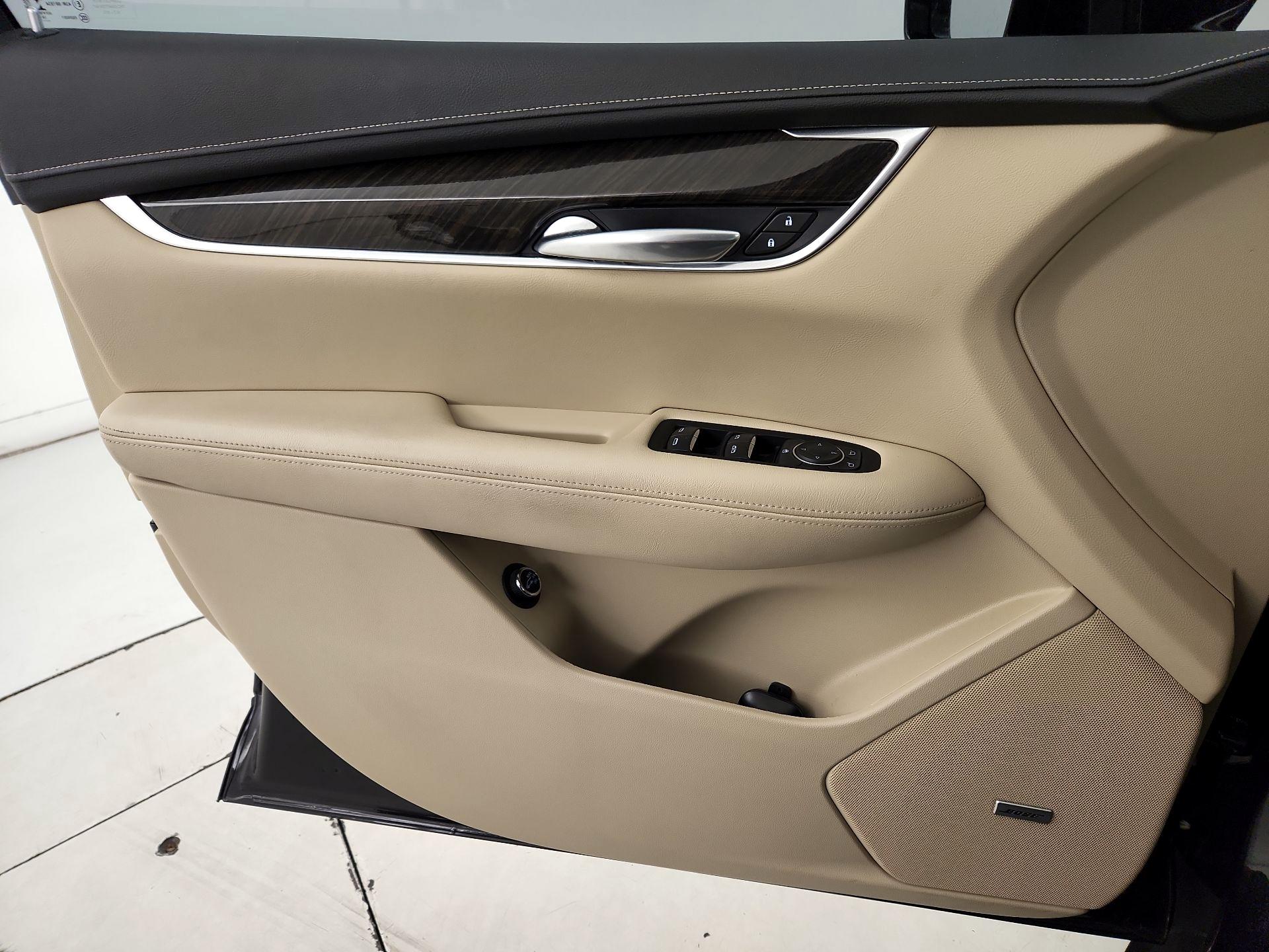Thumbnail: 2019 Cadillac XT5 - 12
