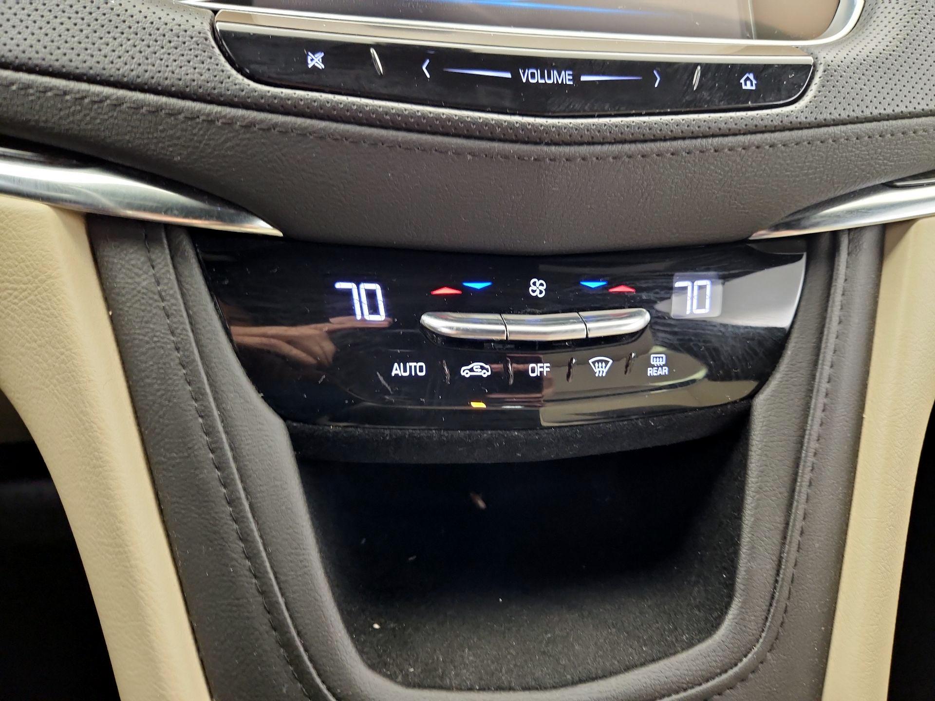 Thumbnail: 2019 Cadillac XT5 - 16