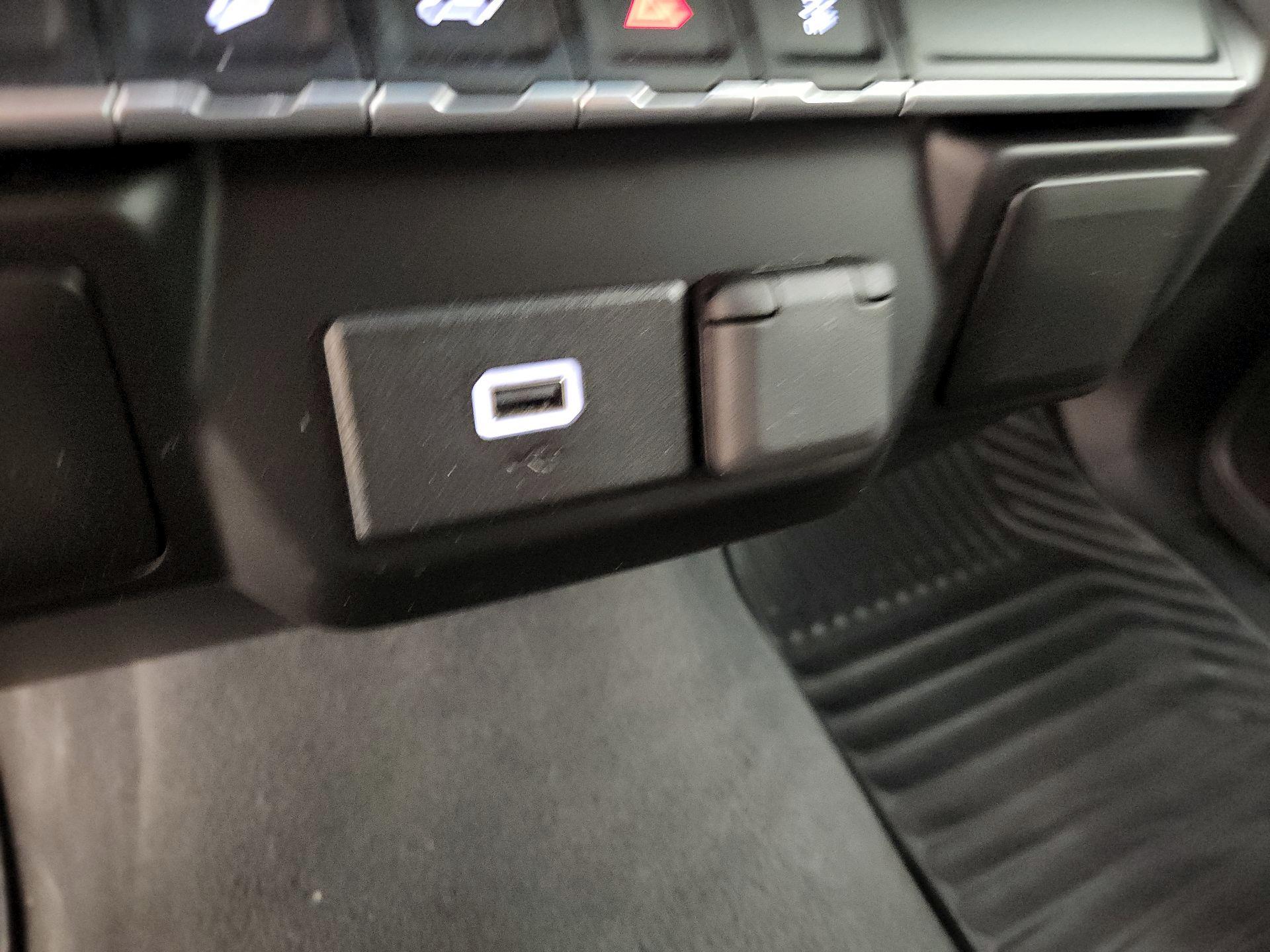 Thumbnail: 2019 Chevrolet Silverado 1500 - 18