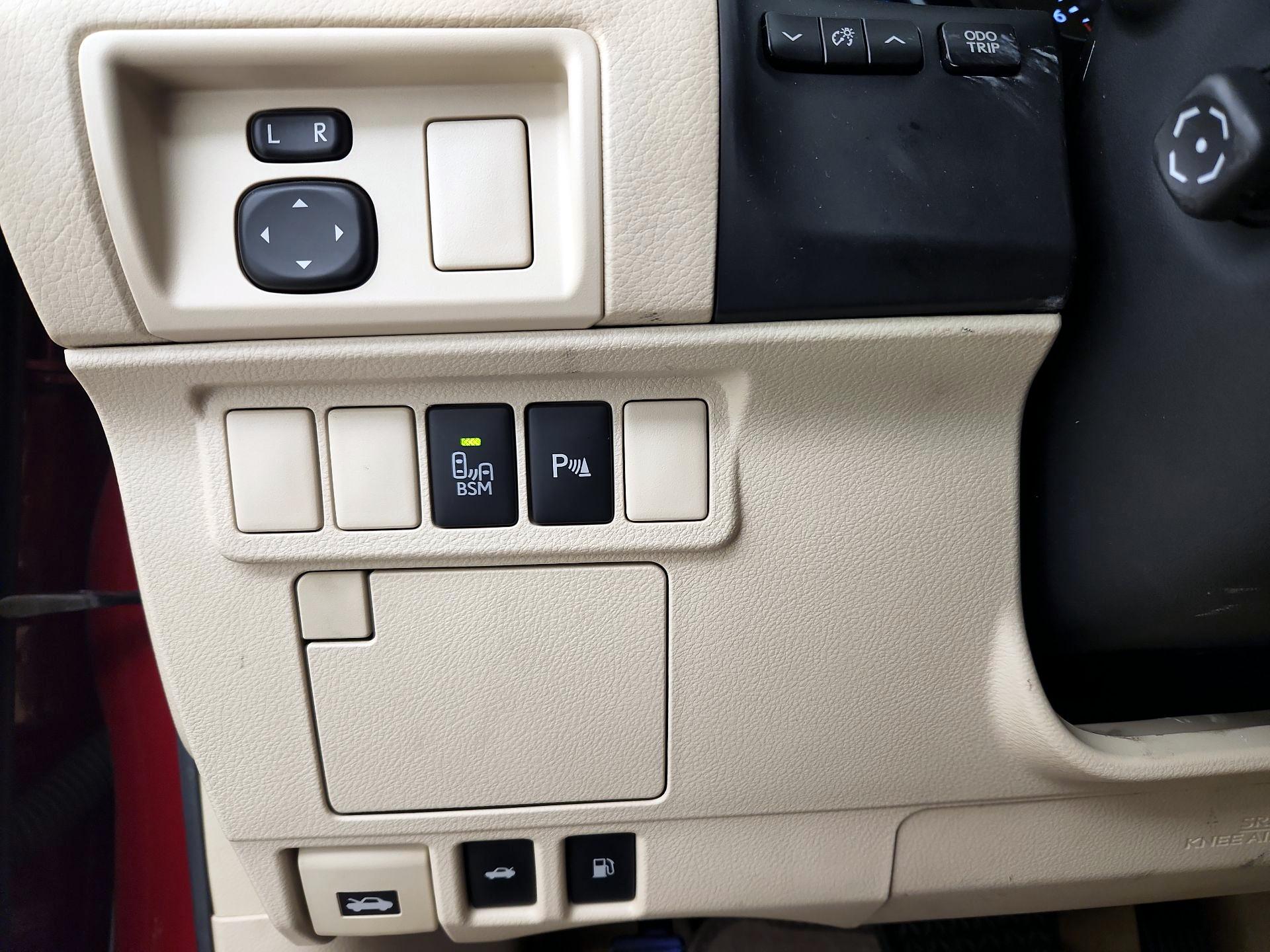 Thumbnail: 2014 Lexus ES - 13