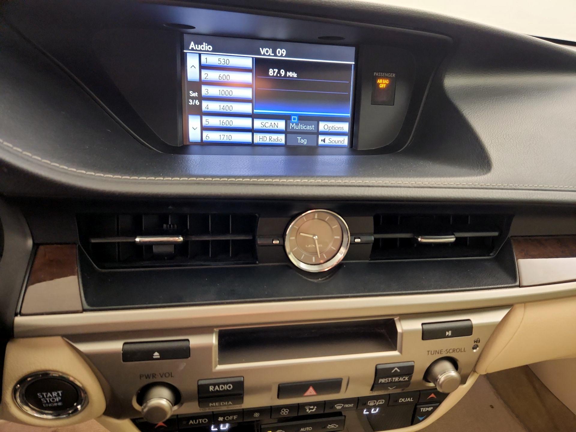 Thumbnail: 2014 Lexus ES - 16