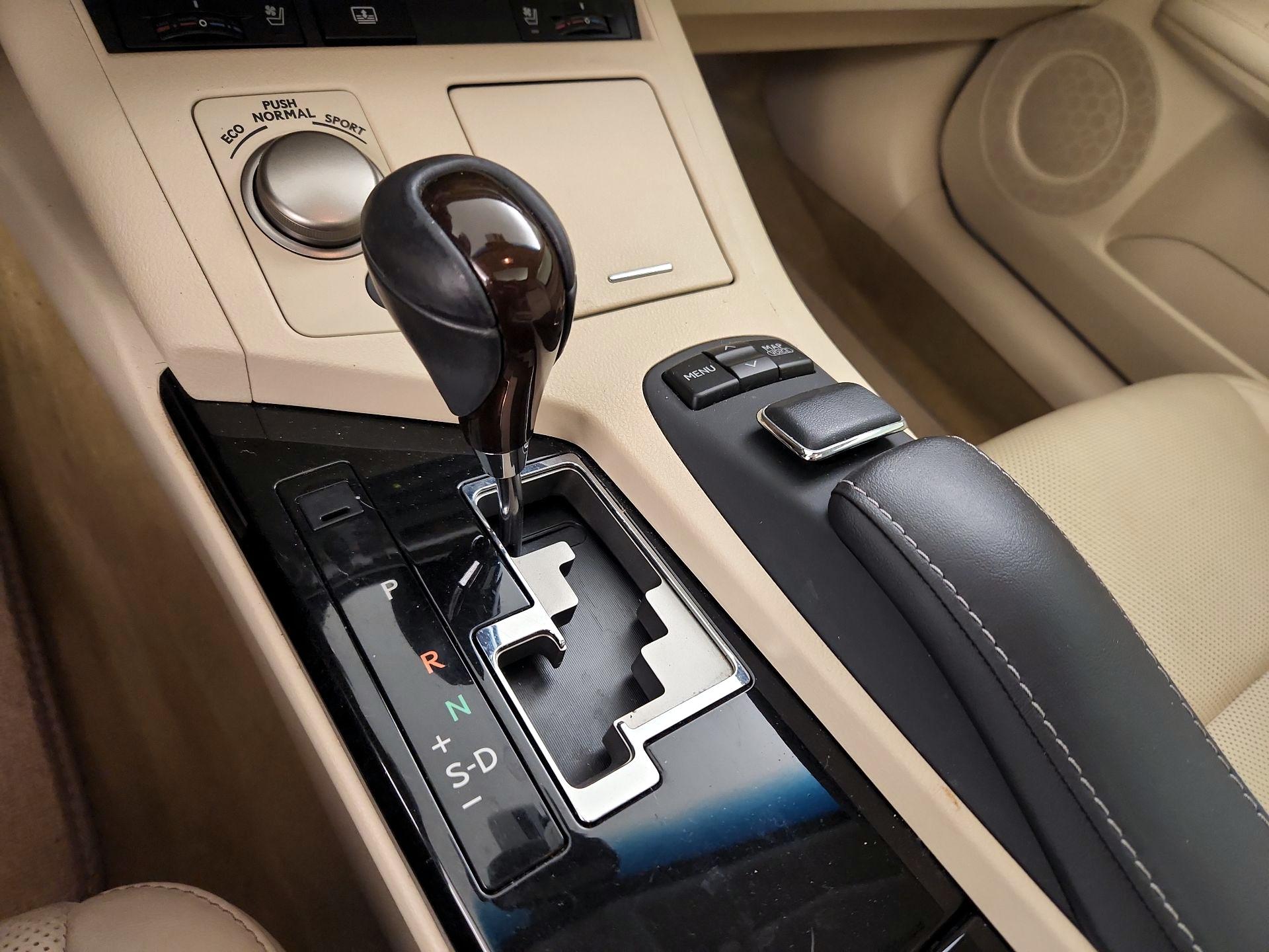 Thumbnail: 2014 Lexus ES - 18