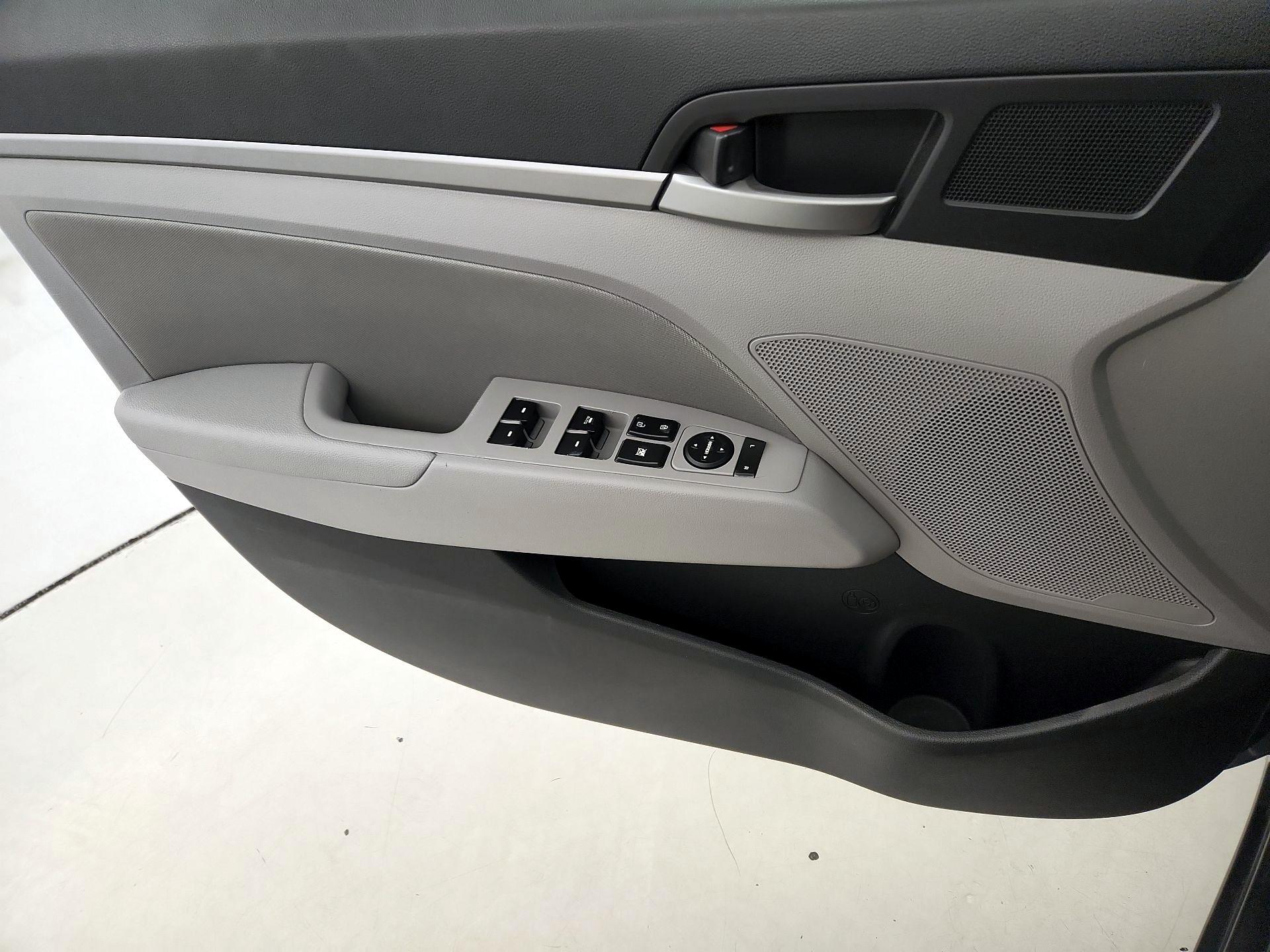 Thumbnail: 2018 Hyundai Elantra - 12