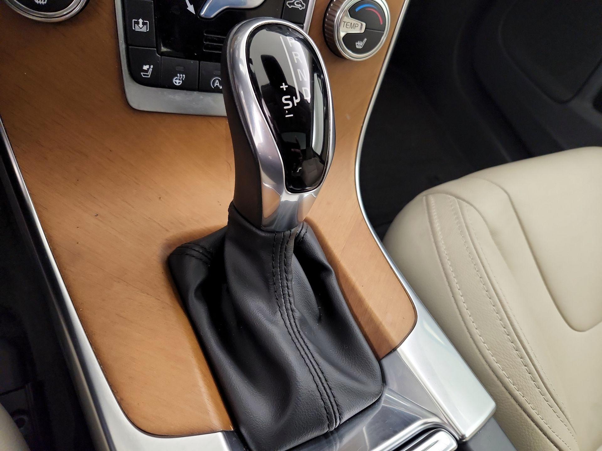 Thumbnail: 2018 Volvo S60 - 18