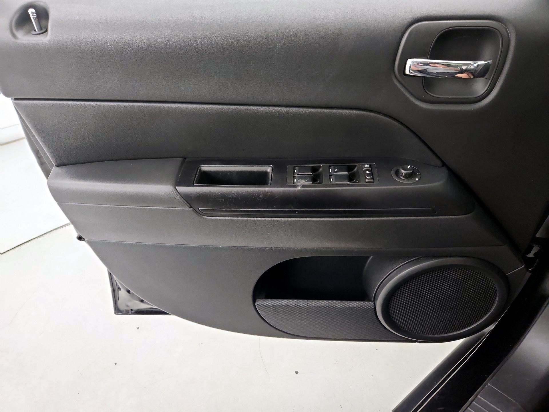 Thumbnail: 2016 Jeep Patriot - 12