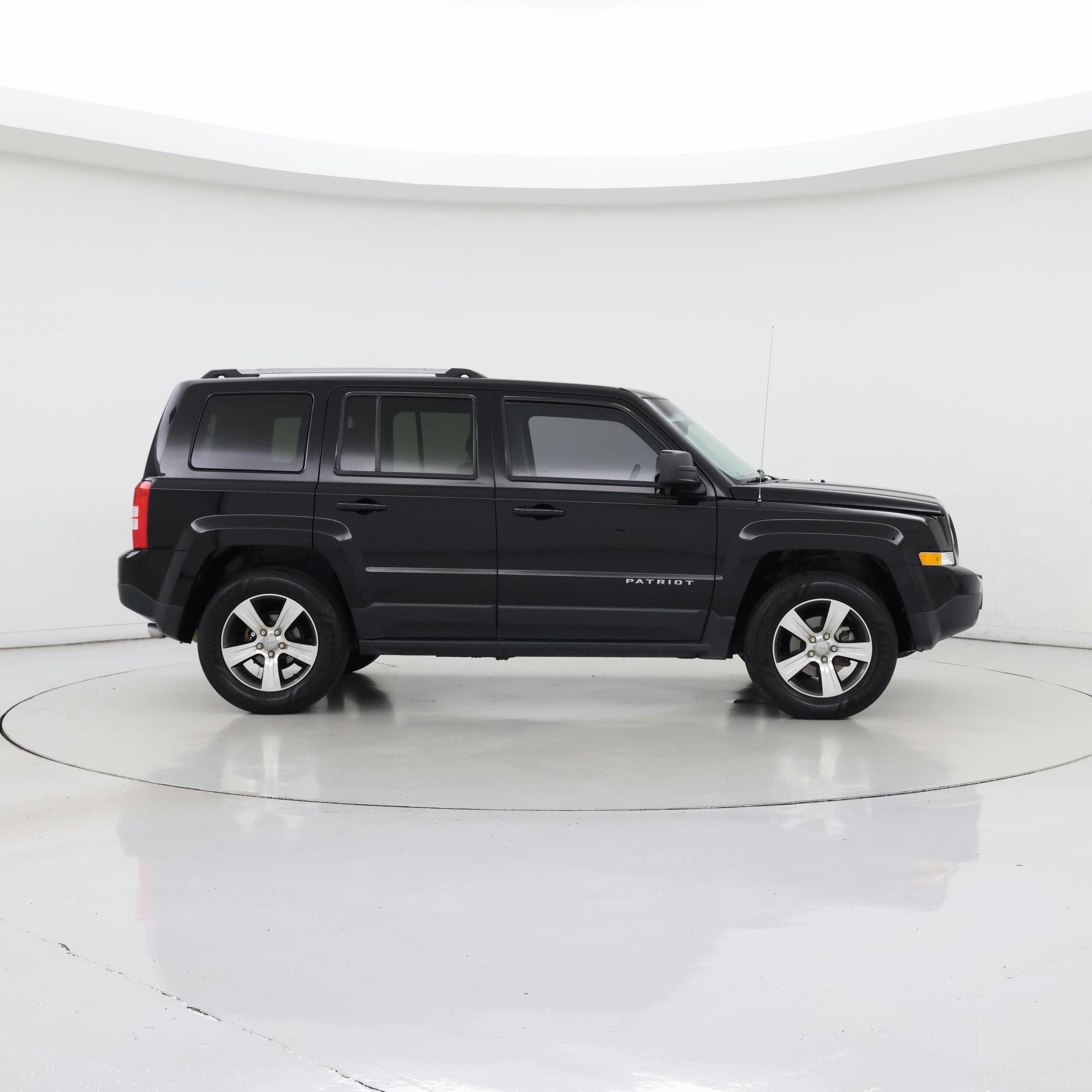 Thumbnail: 2016 Jeep Patriot - 7