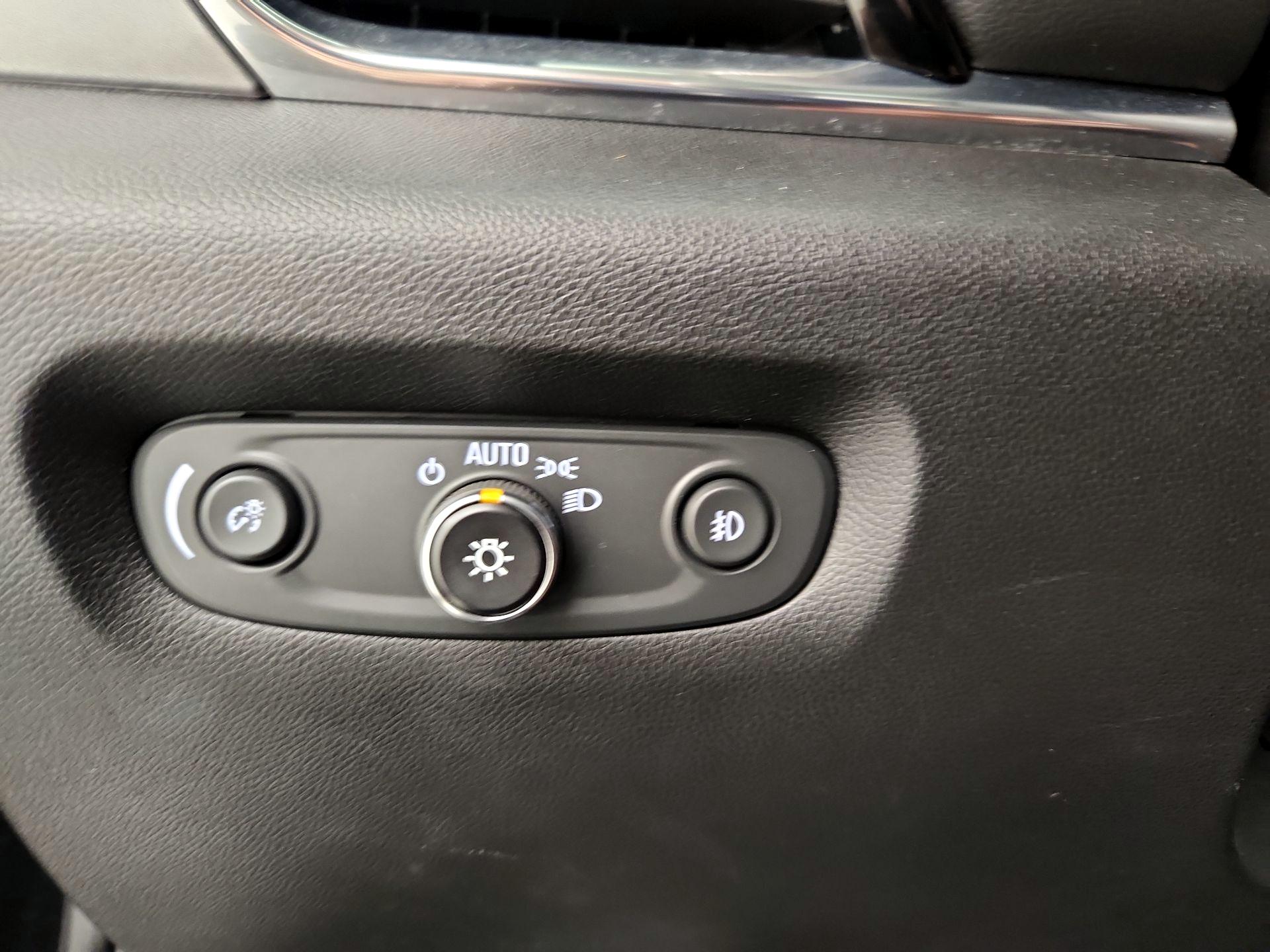 Thumbnail: 2021 Chevrolet Traverse - 13