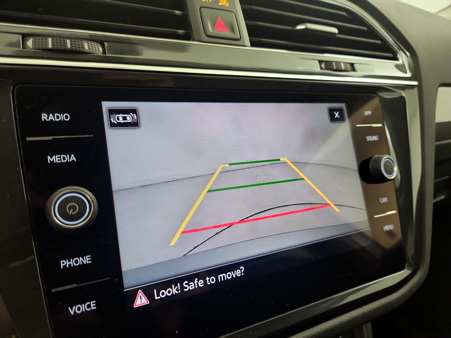 Thumbnail: 2021 Volkswagen Tiguan - 14