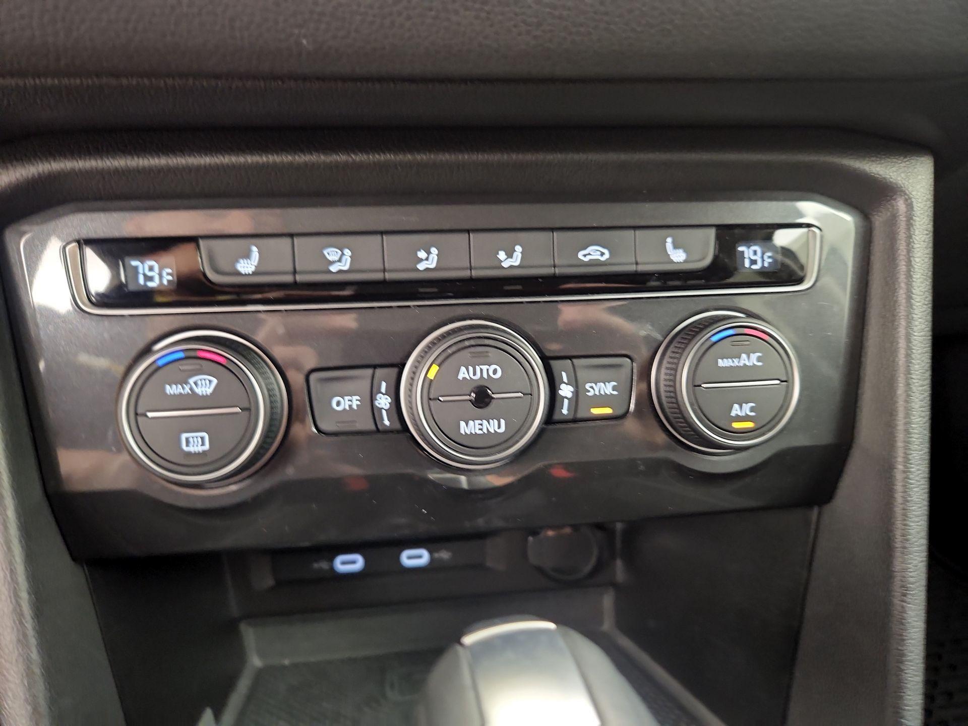 Thumbnail: 2021 Volkswagen Tiguan - 16