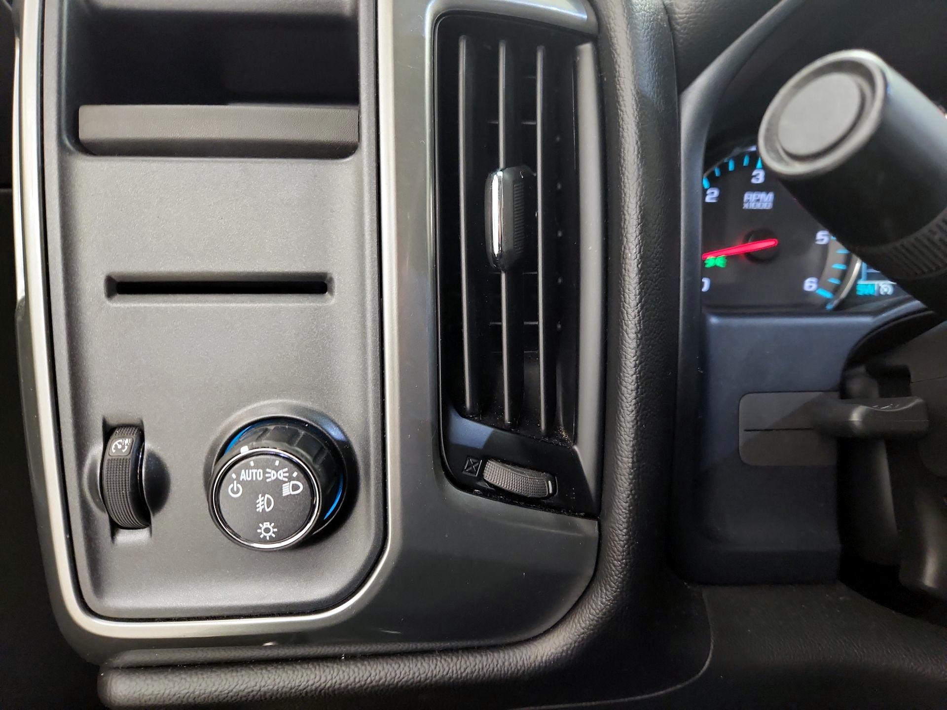 Thumbnail: 2018 Chevrolet Silverado 1500 - 13