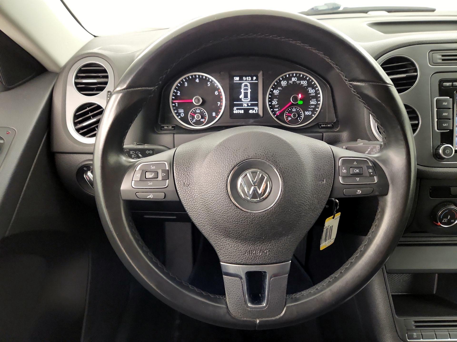 Thumbnail: 2015 Volkswagen Tiguan - 10