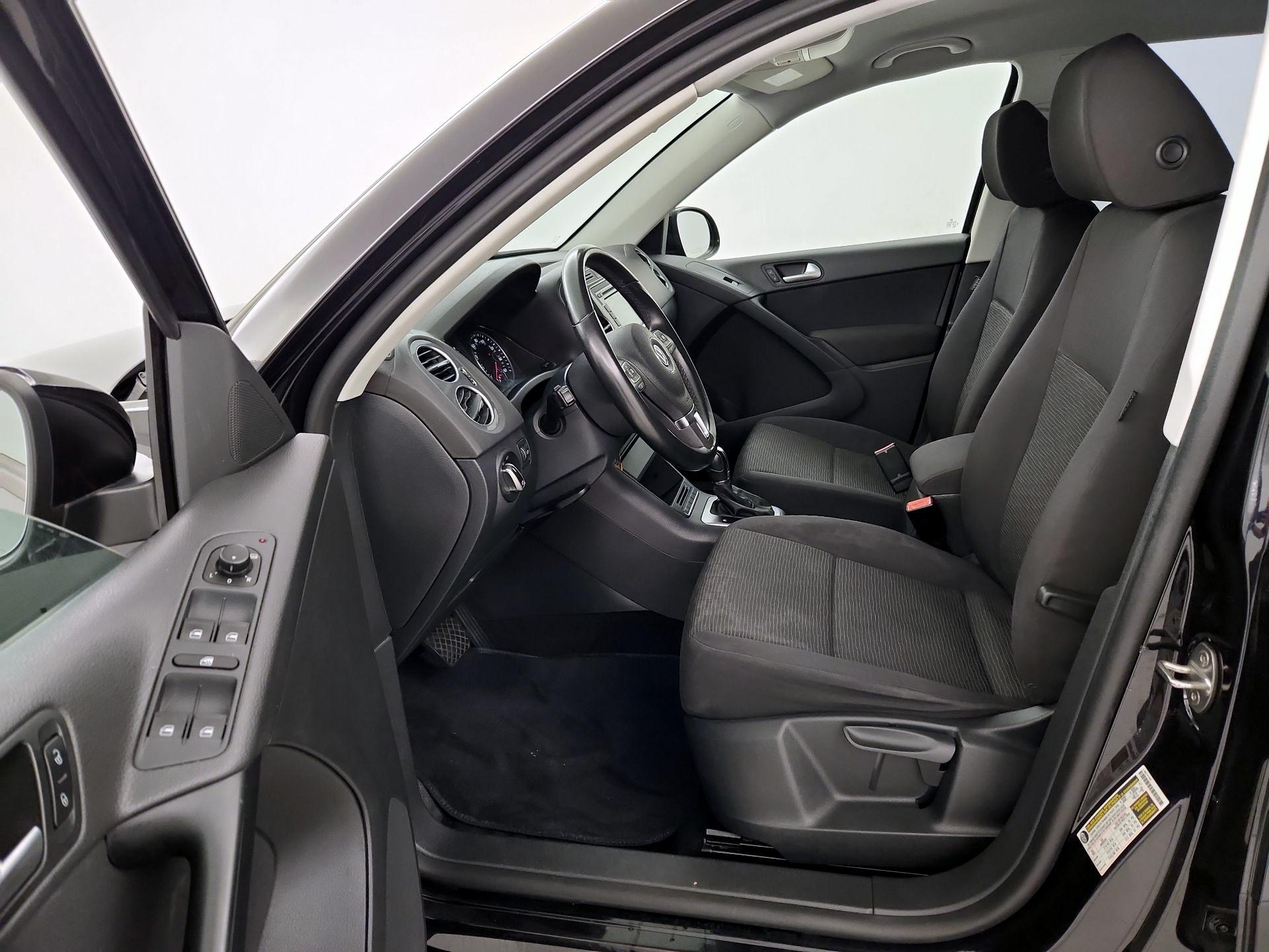 Thumbnail: 2015 Volkswagen Tiguan - 11