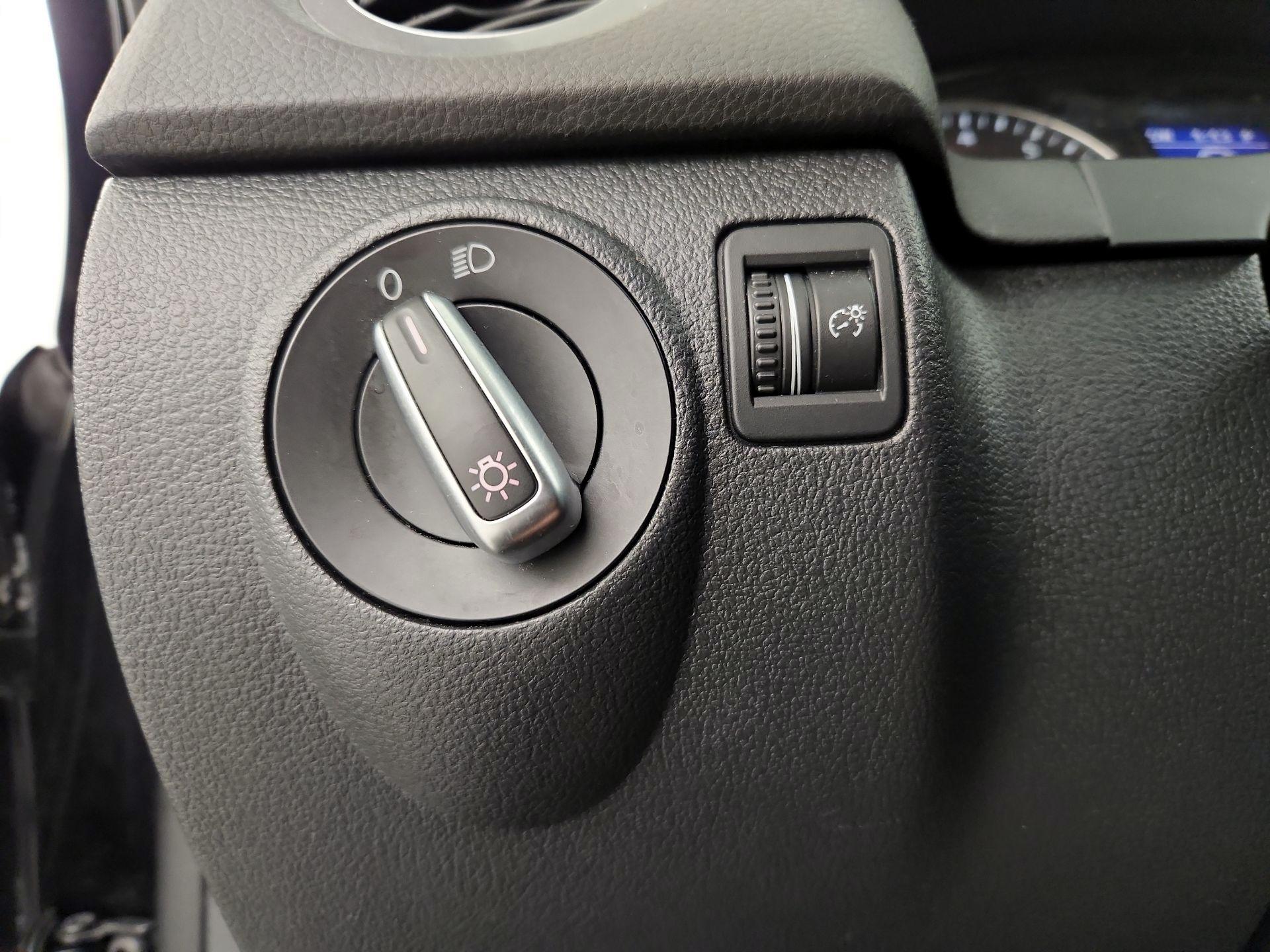 Thumbnail: 2015 Volkswagen Tiguan - 13