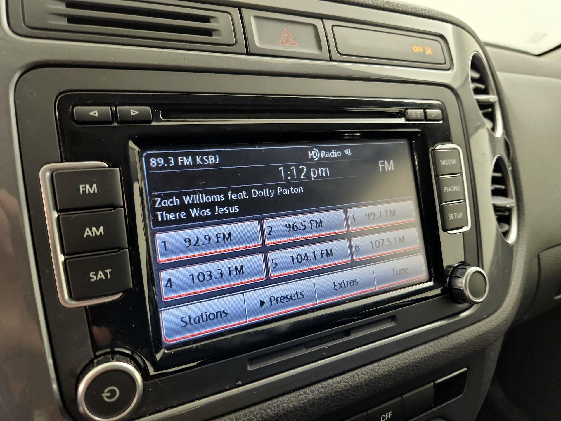 Thumbnail: 2015 Volkswagen Tiguan - 15