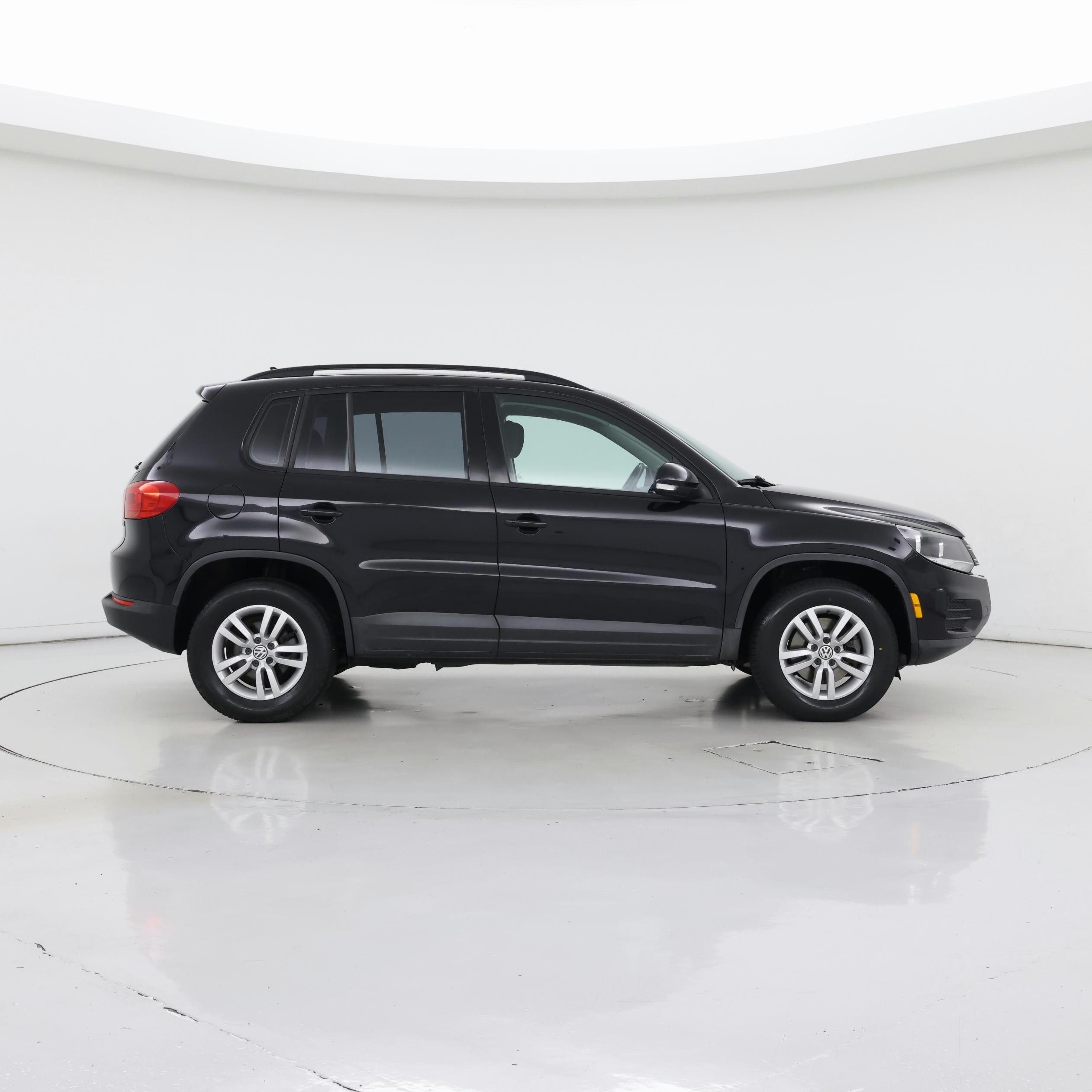 Thumbnail: 2015 Volkswagen Tiguan - 7