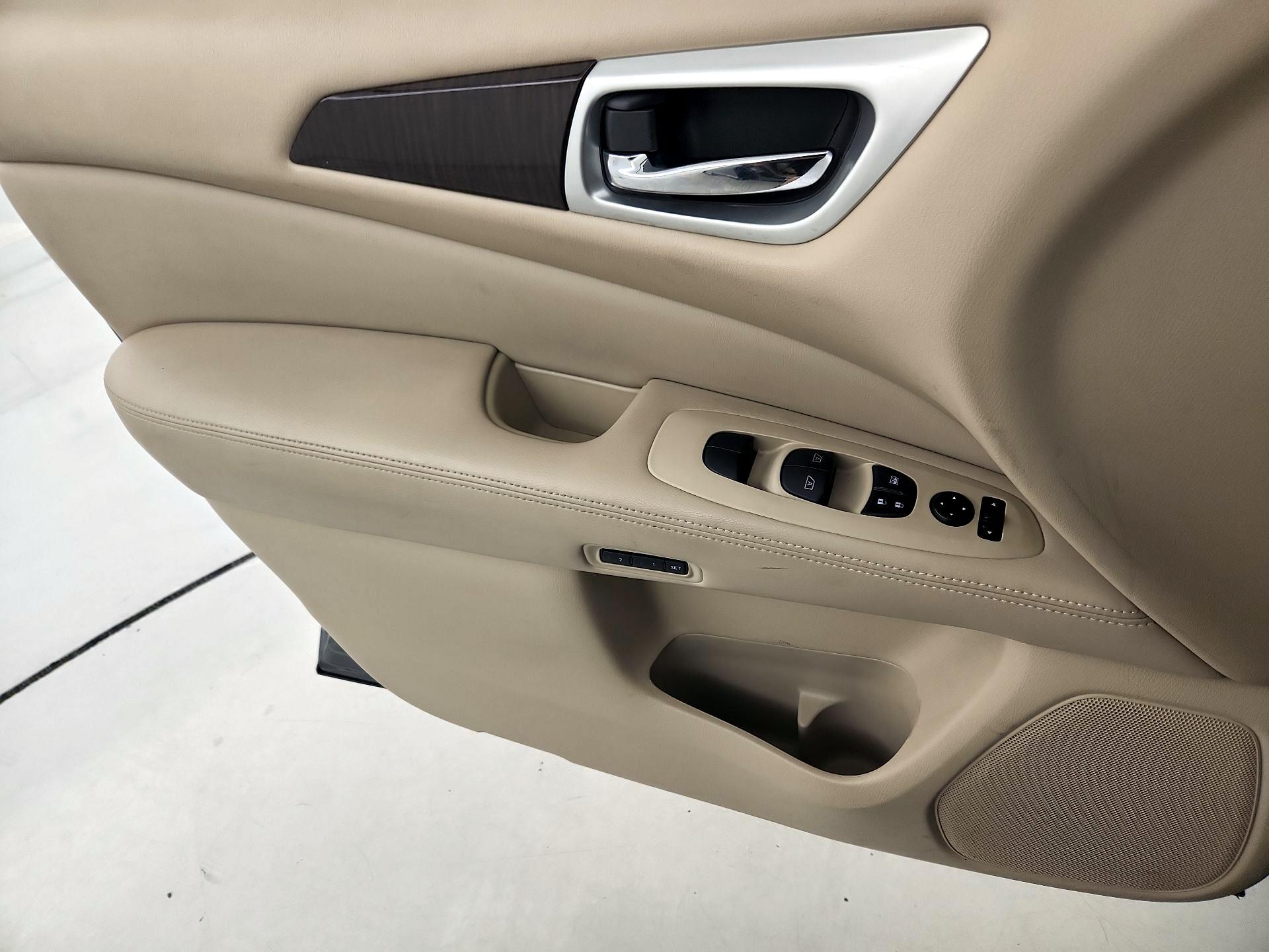 Thumbnail: 2015 Nissan Pathfinder - 12