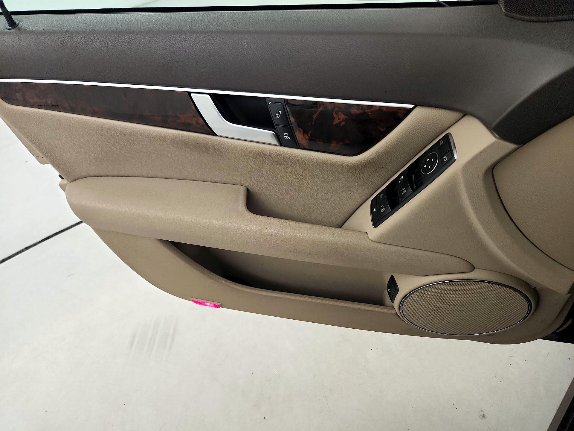 Thumbnail: 2014 Mercedes-Benz C-Class - 12