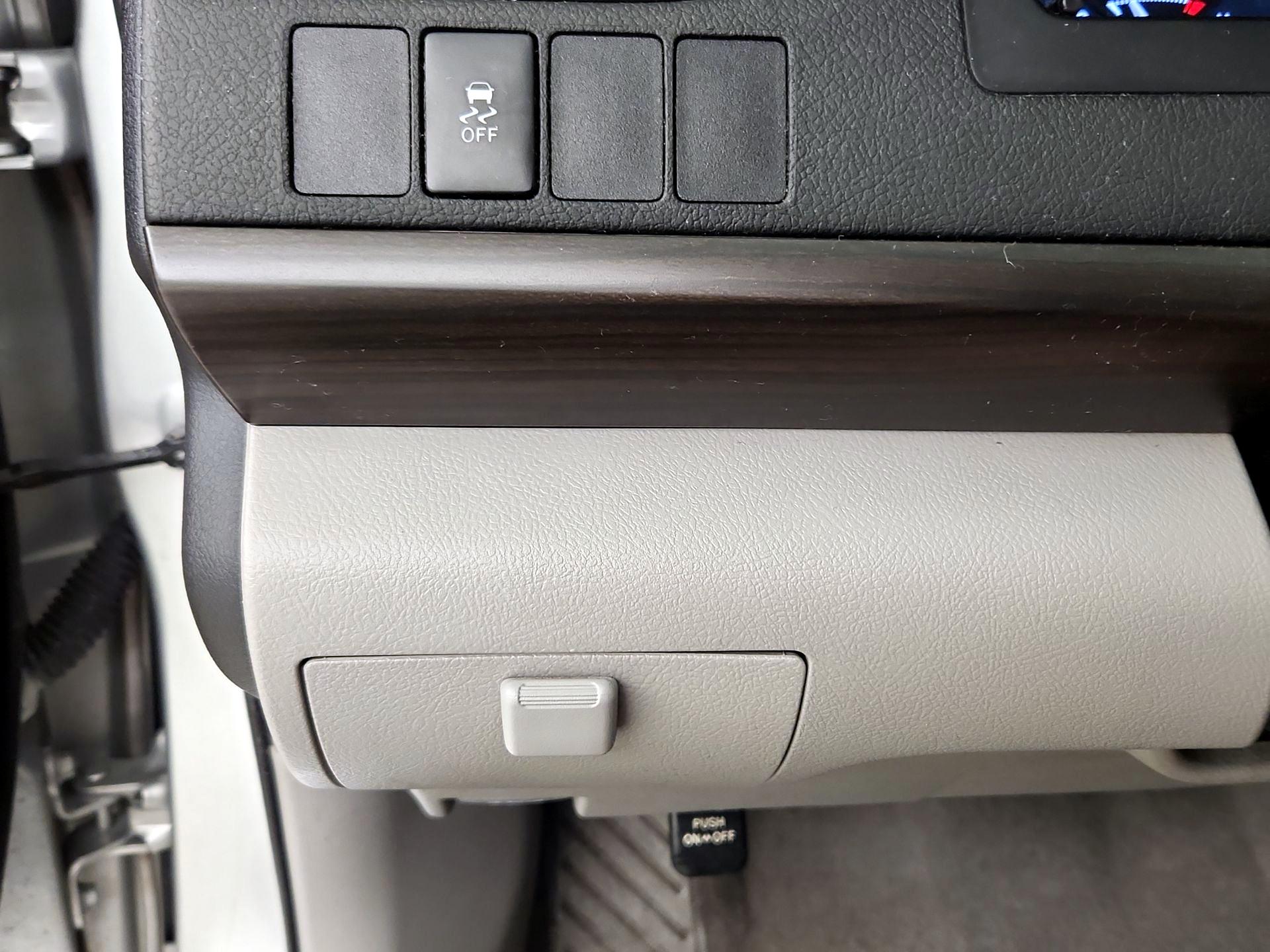 Thumbnail: 2016 Toyota Camry - 13
