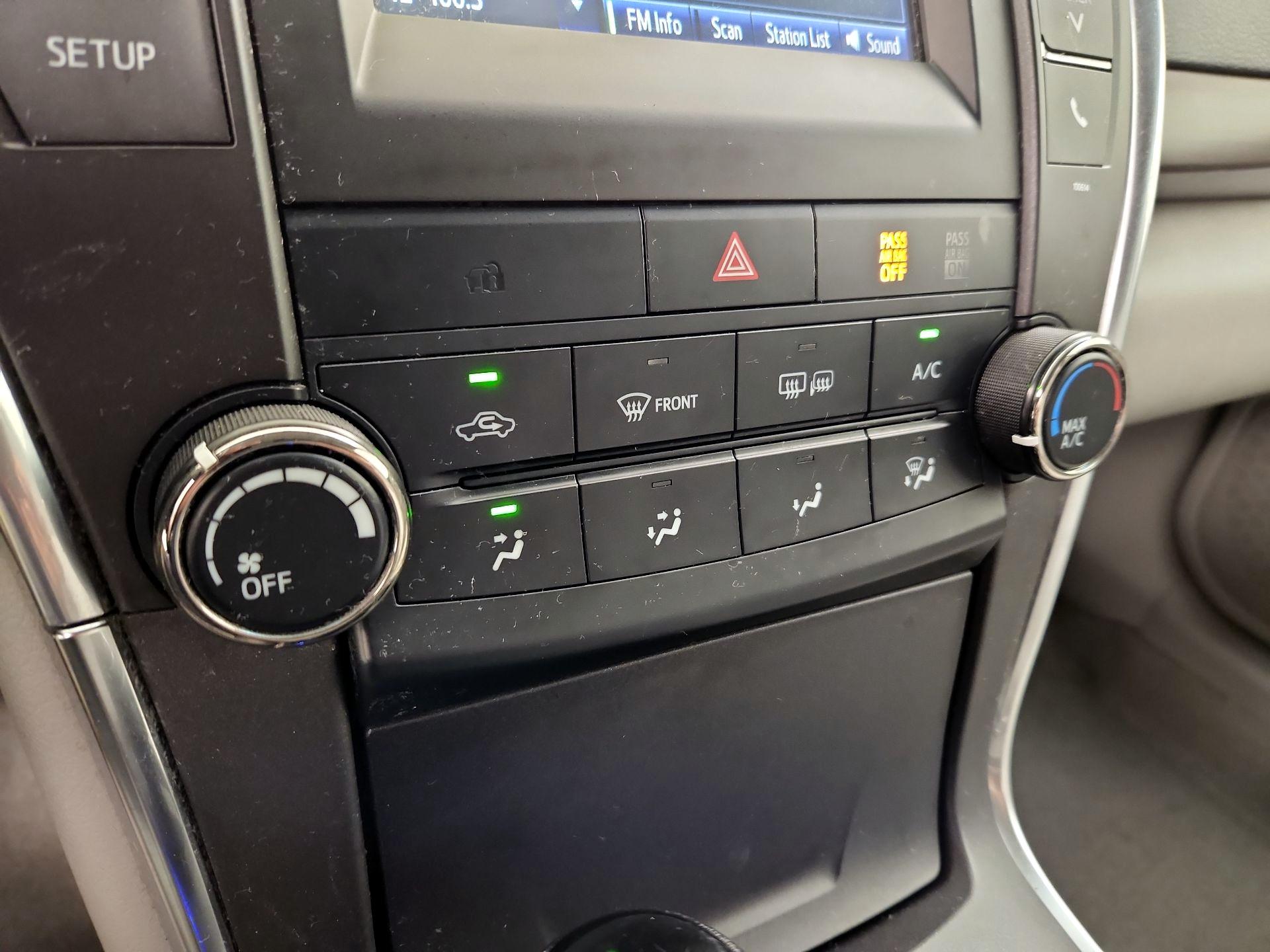 Thumbnail: 2016 Toyota Camry - 16