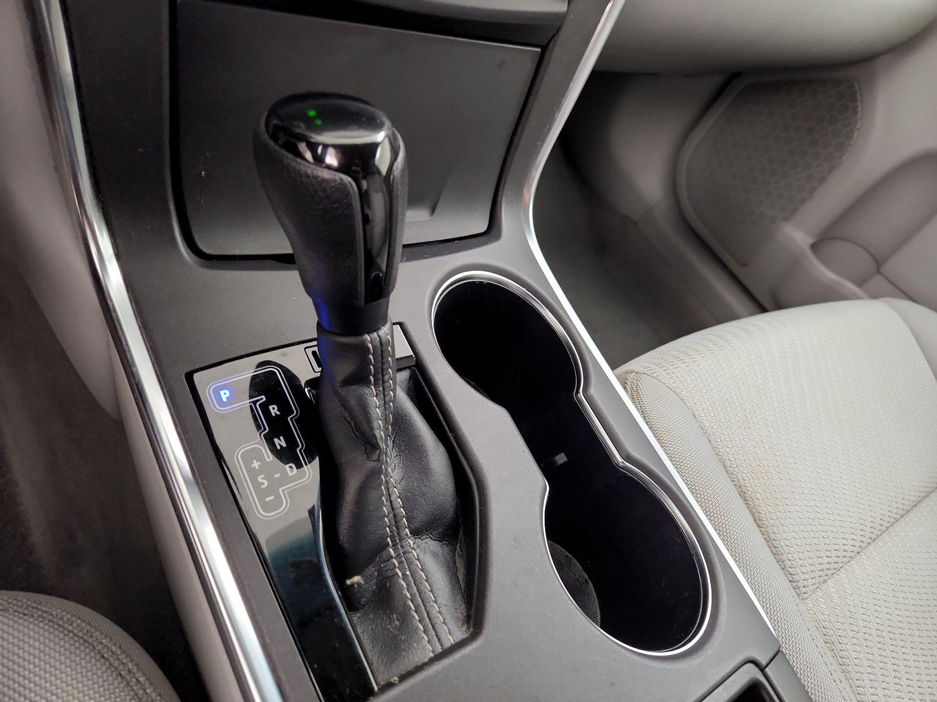 Thumbnail: 2016 Toyota Camry - 17