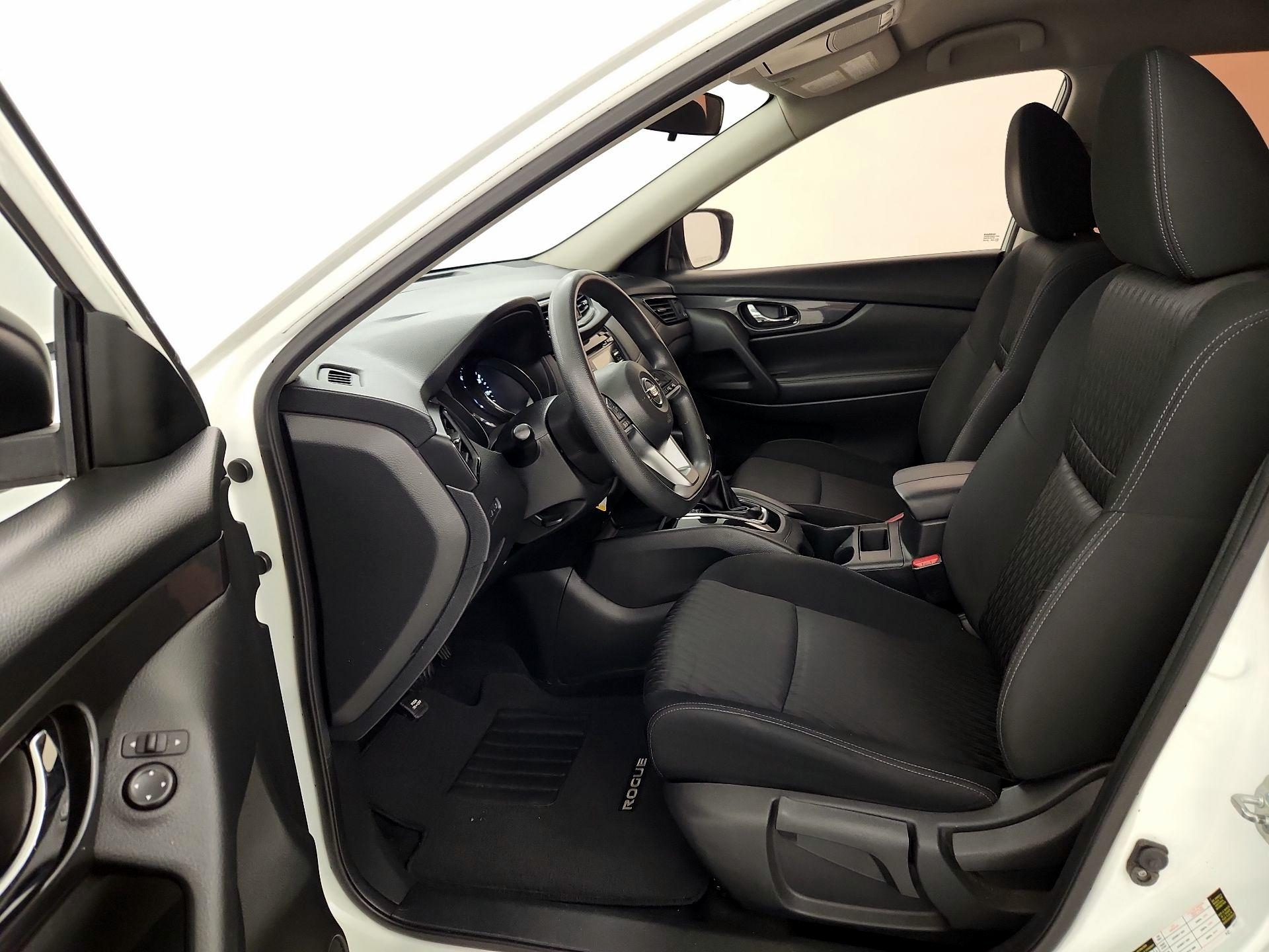 Thumbnail: 2017 Nissan Rogue - 11