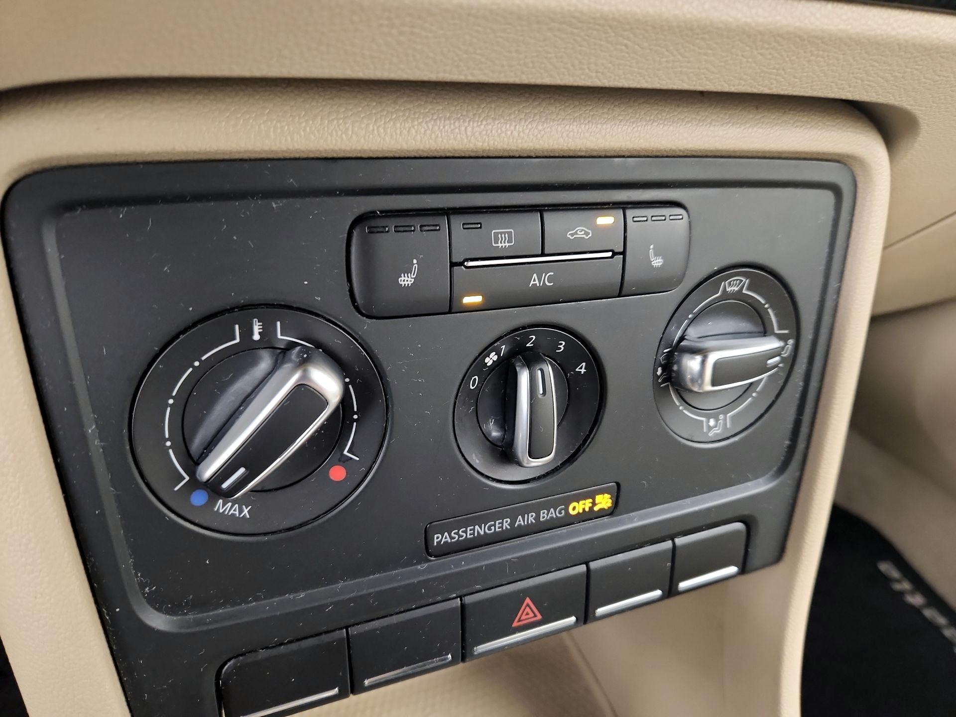 Thumbnail: 2013 Volkswagen Beetle - 16