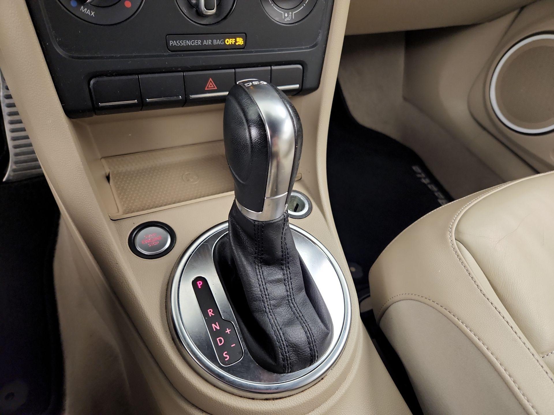 Thumbnail: 2013 Volkswagen Beetle - 17