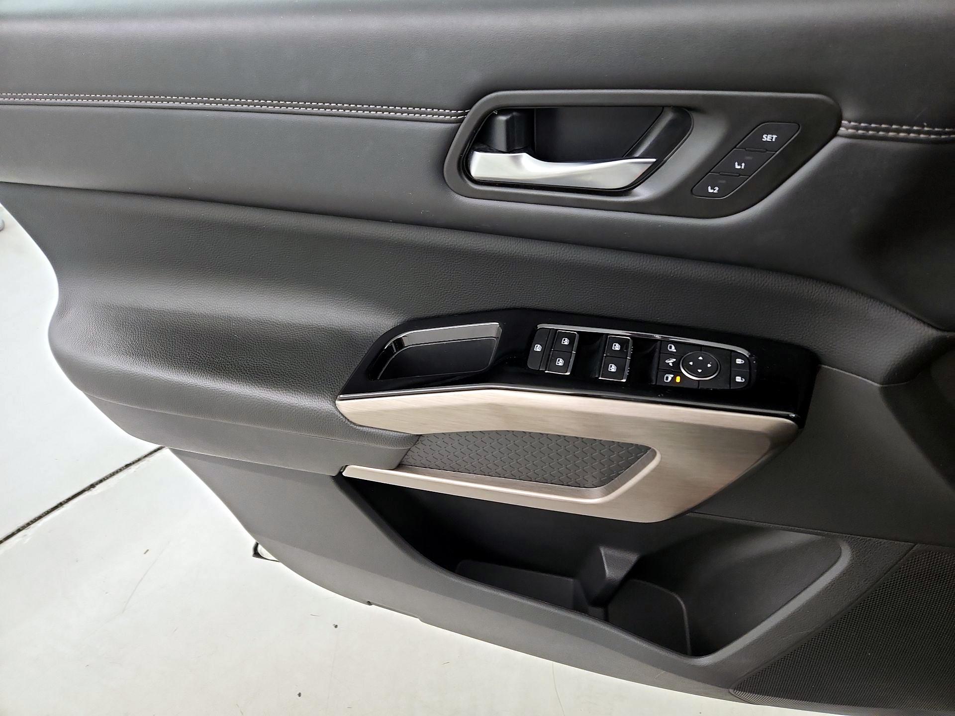 Thumbnail: 2023 Nissan Pathfinder - 12