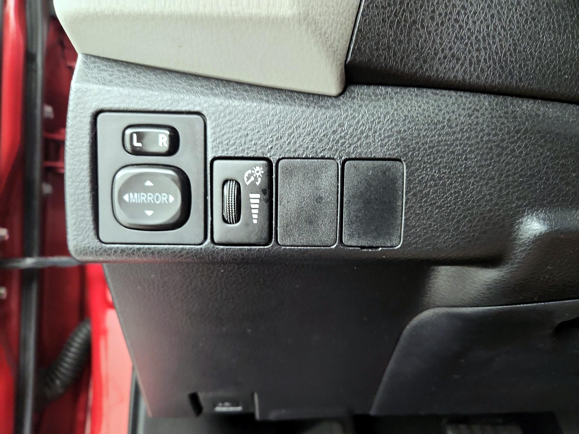 Thumbnail: 2016 Toyota Corolla - 13