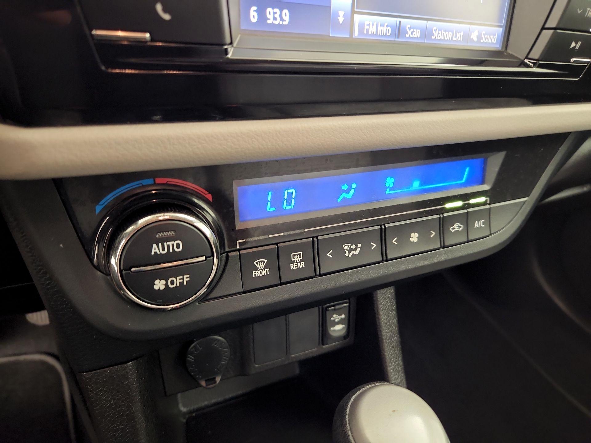 Thumbnail: 2016 Toyota Corolla - 16