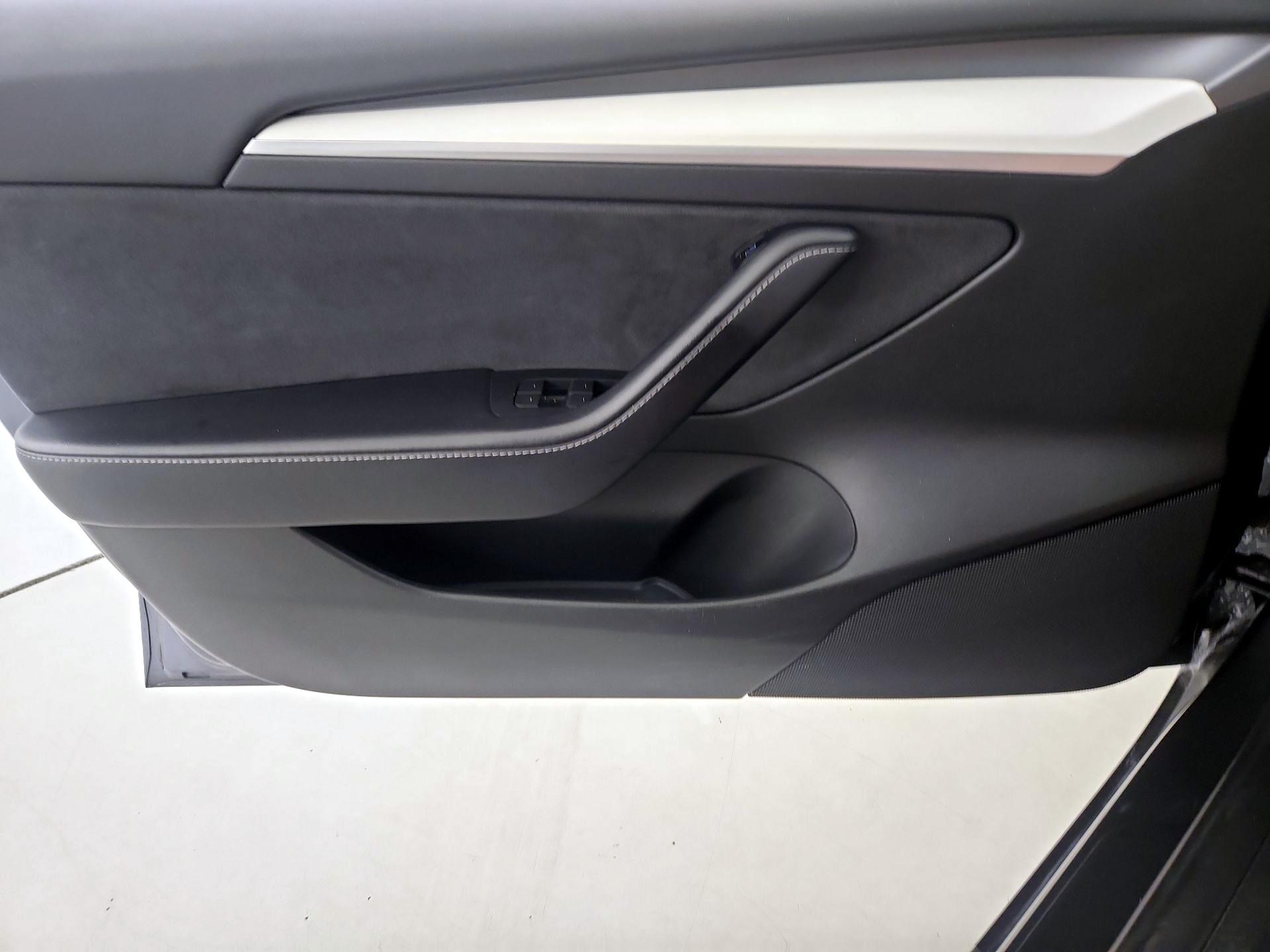 Thumbnail: 2022 Tesla Model 3 - 12