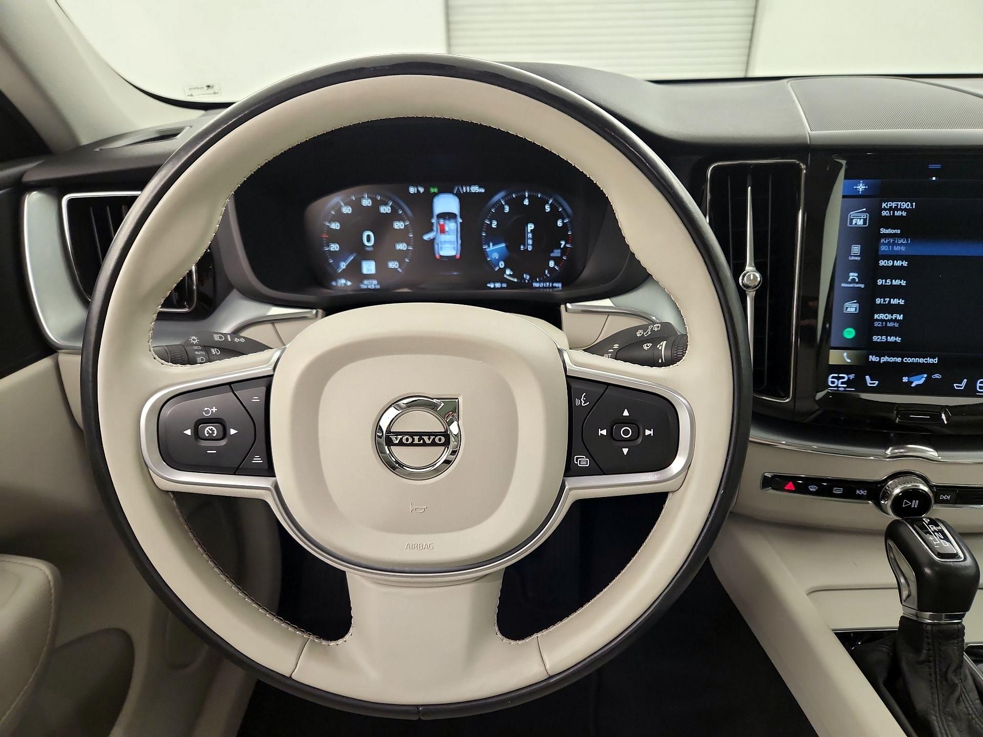 Thumbnail: 2018 Volvo XC60 - 10