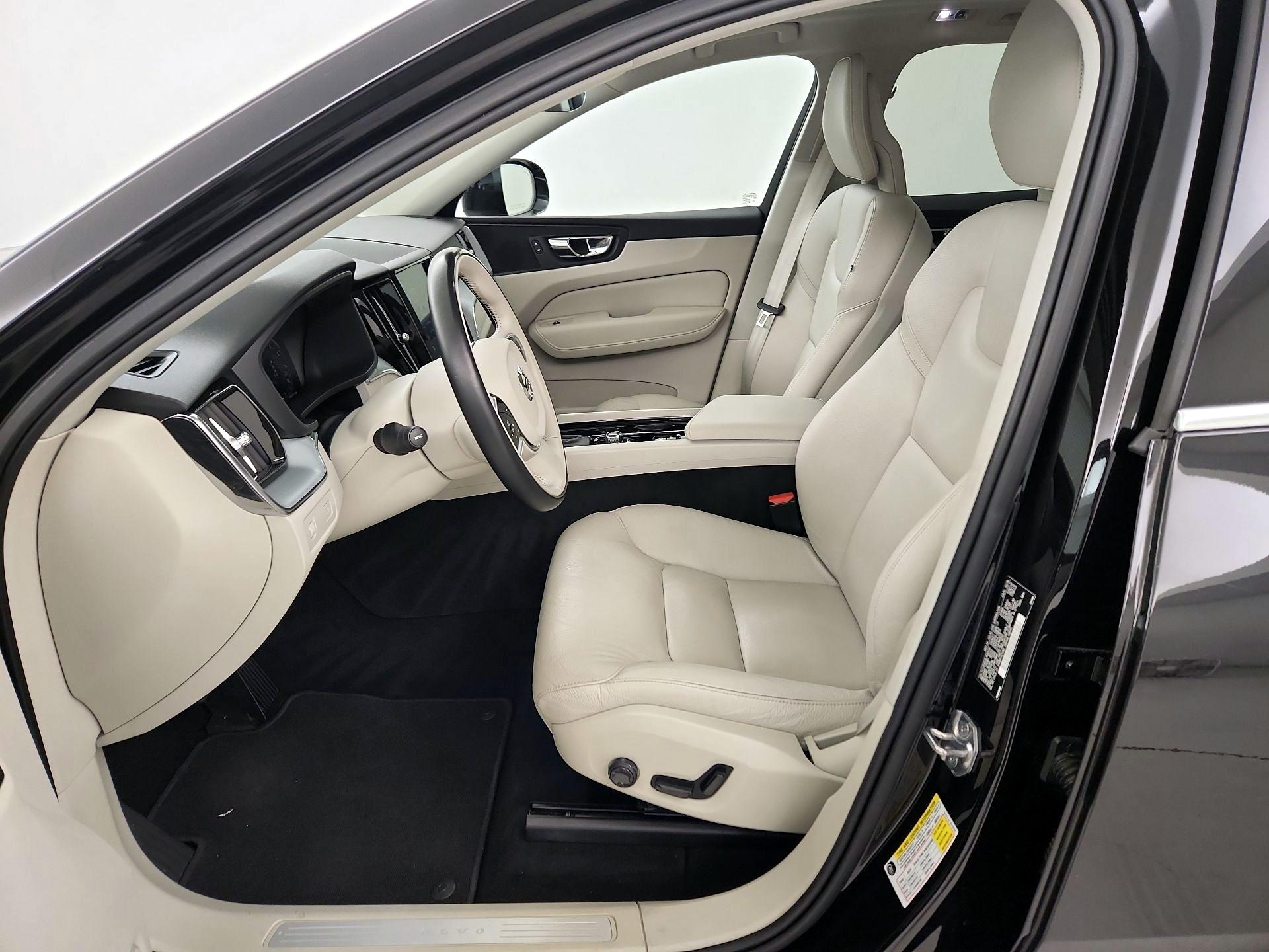 Thumbnail: 2018 Volvo XC60 - 11