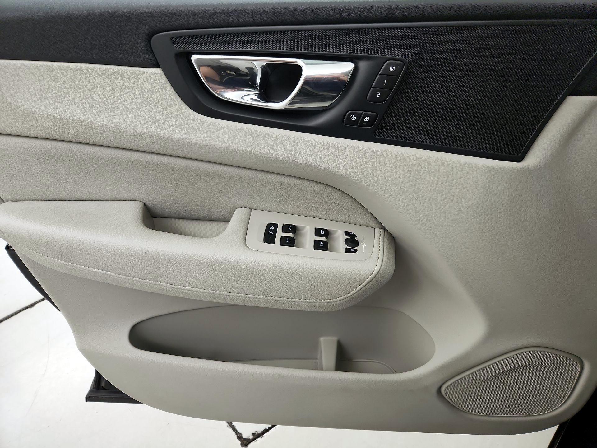 Thumbnail: 2018 Volvo XC60 - 12