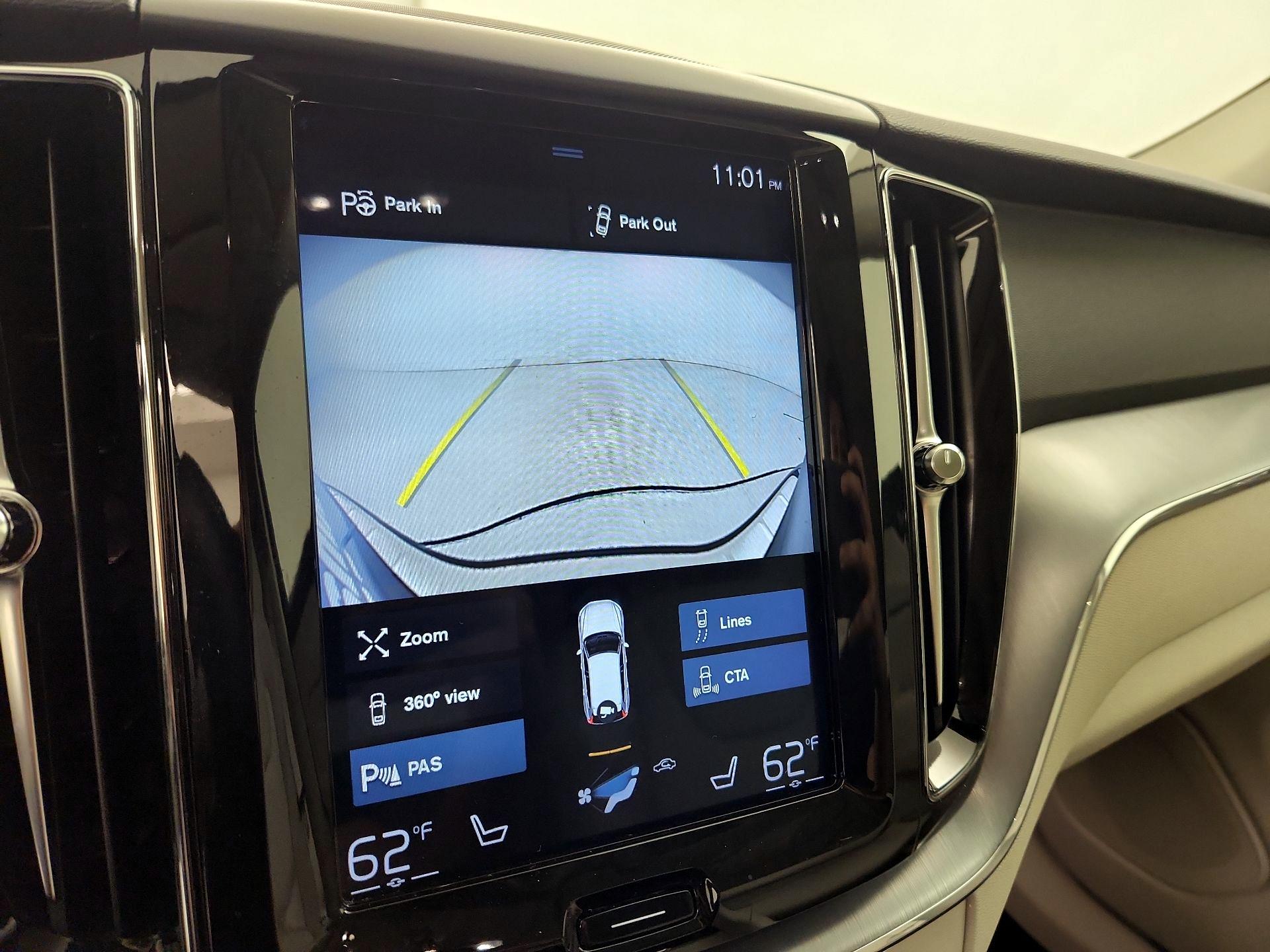 Thumbnail: 2018 Volvo XC60 - 14
