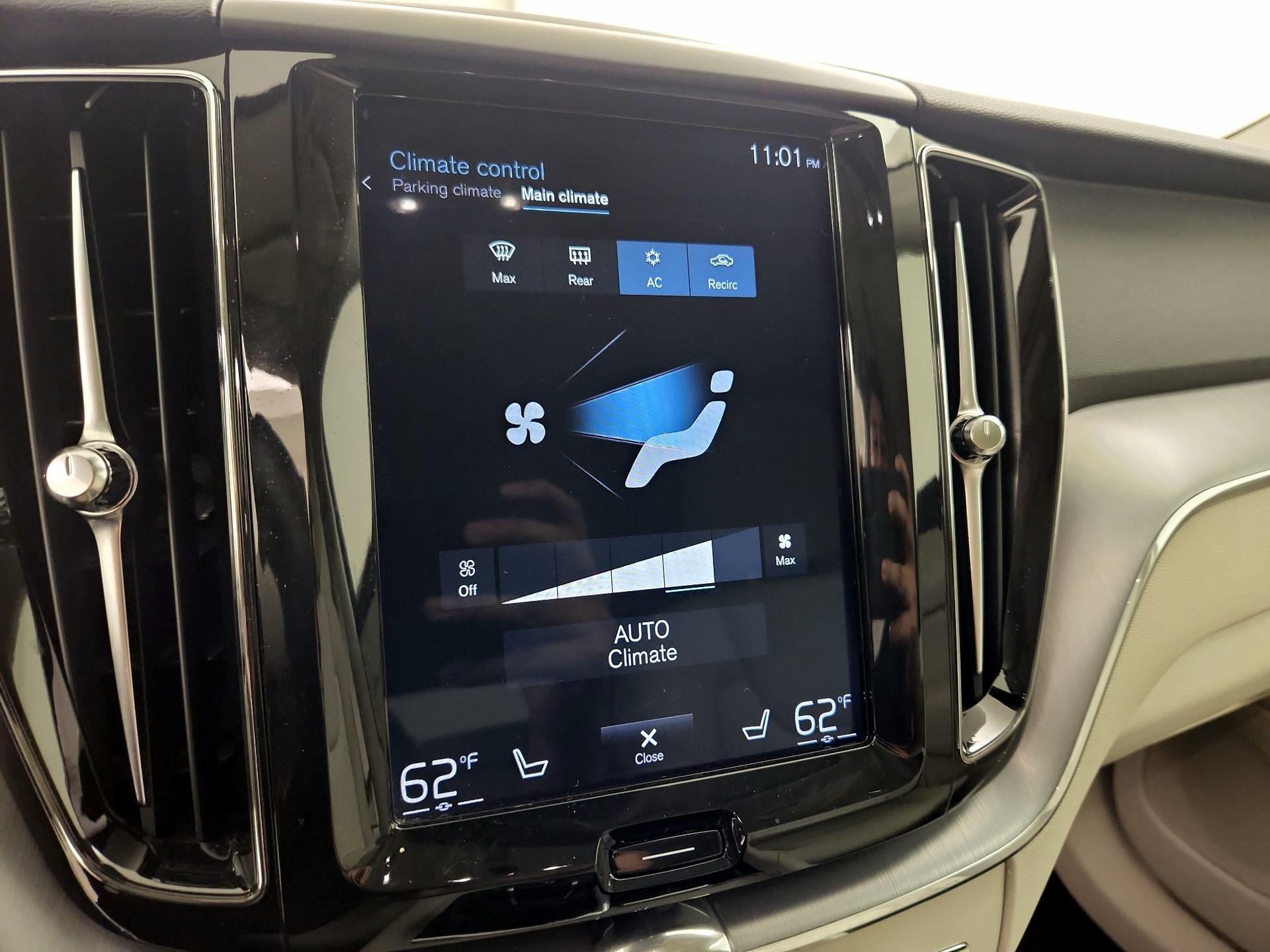 Thumbnail: 2018 Volvo XC60 - 16