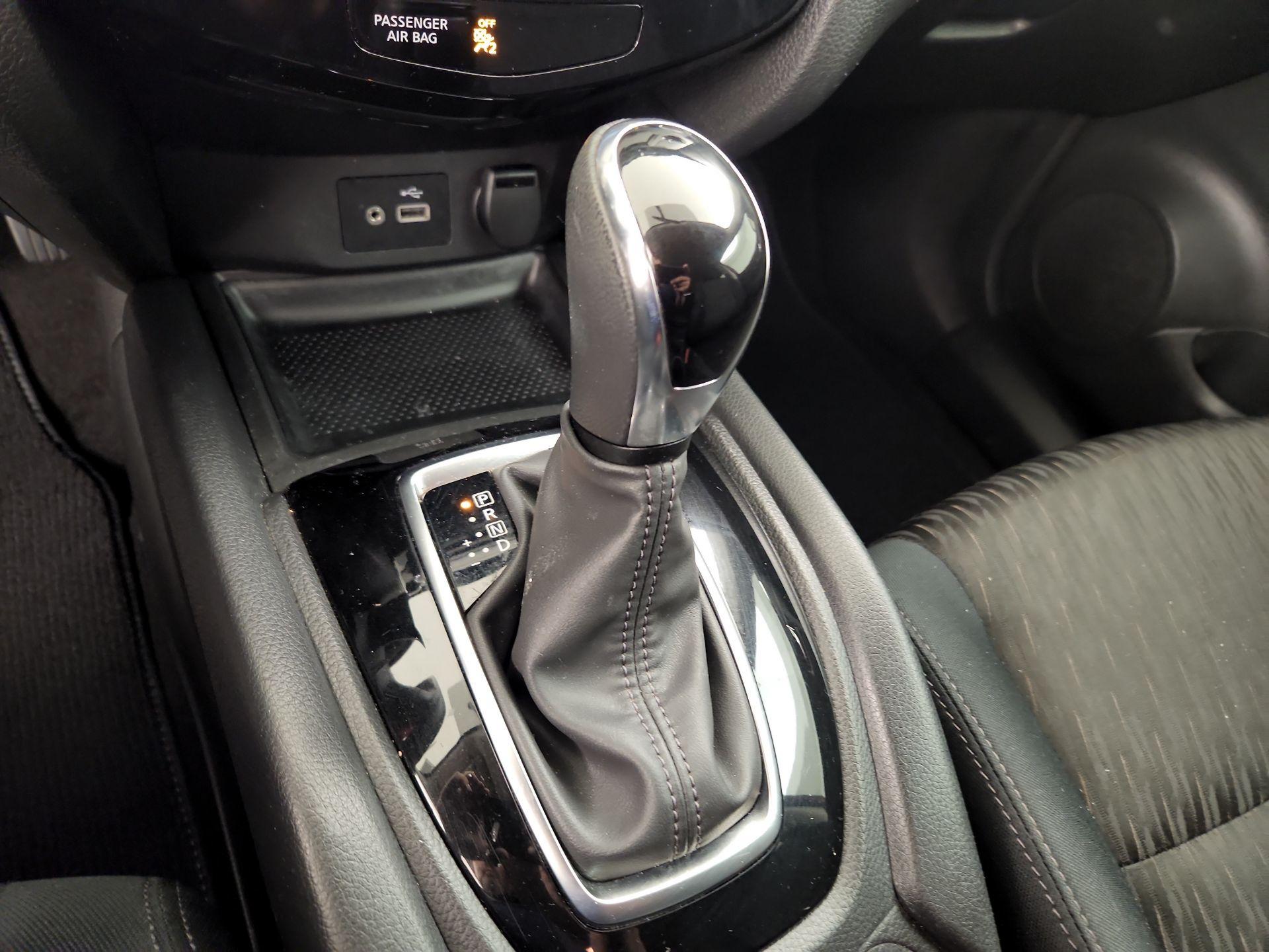 Thumbnail: 2018 Nissan Rogue - 17