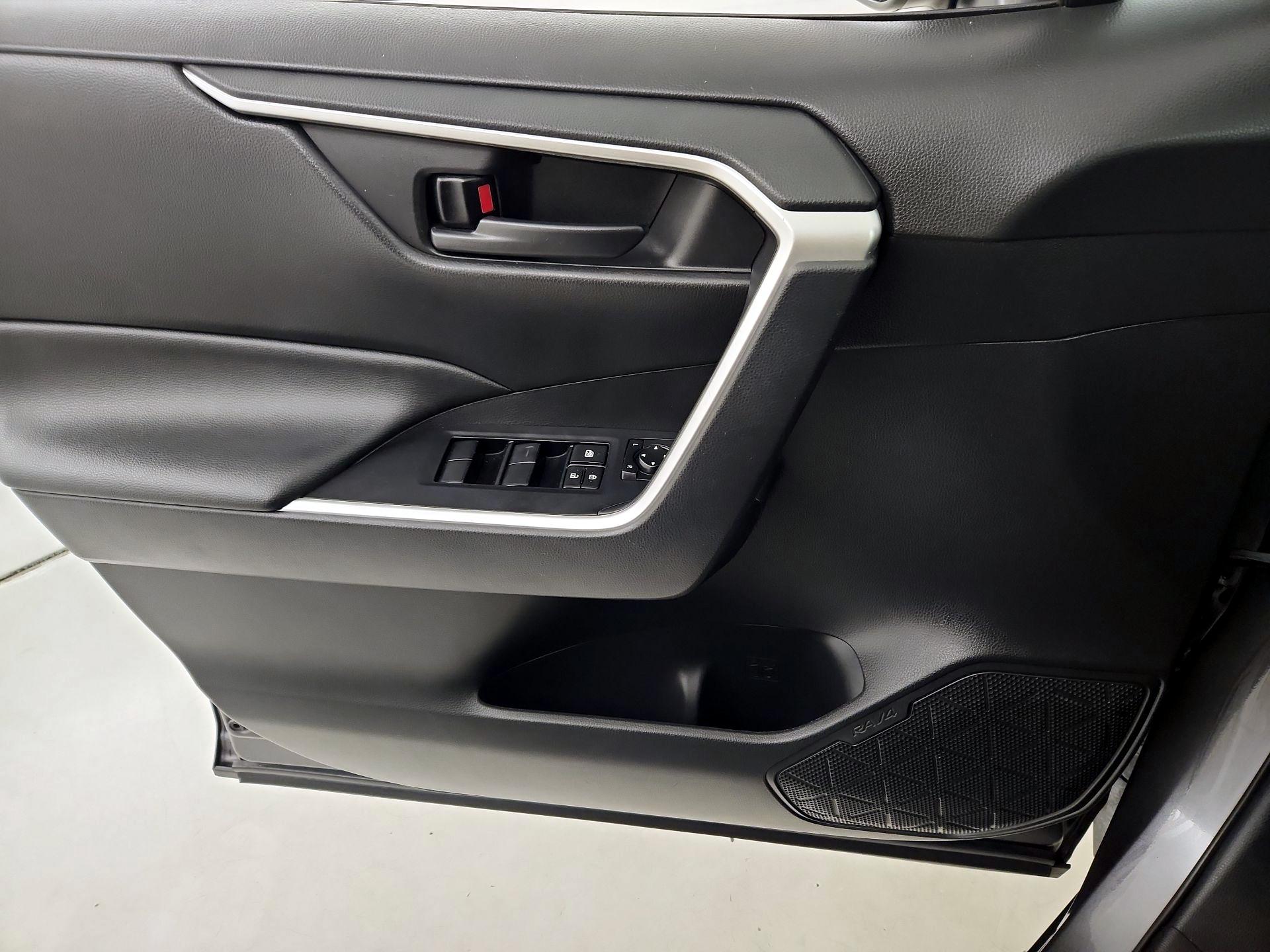 Thumbnail: 2021 Toyota RAV4 - 12