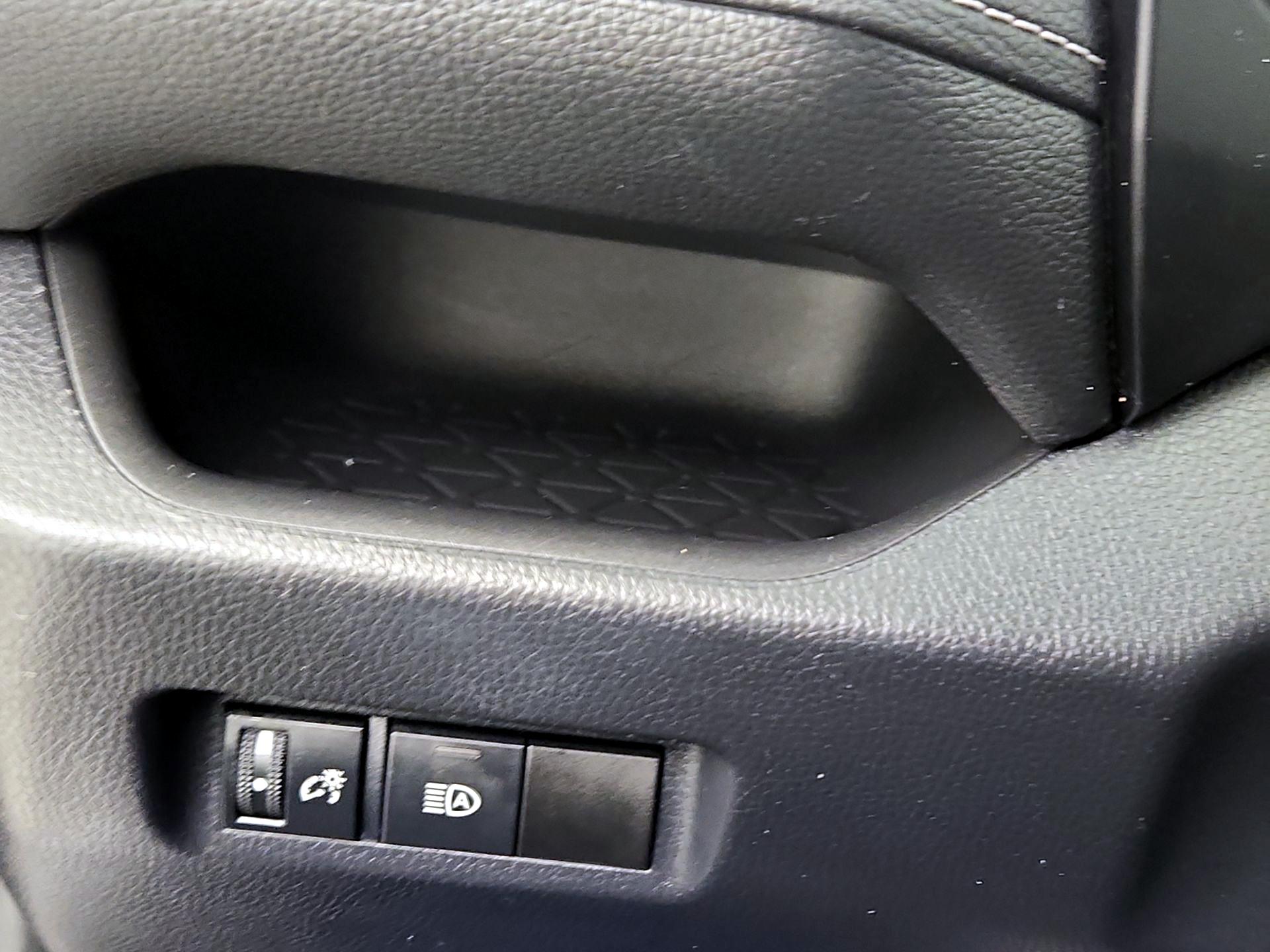 Thumbnail: 2021 Toyota RAV4 - 13