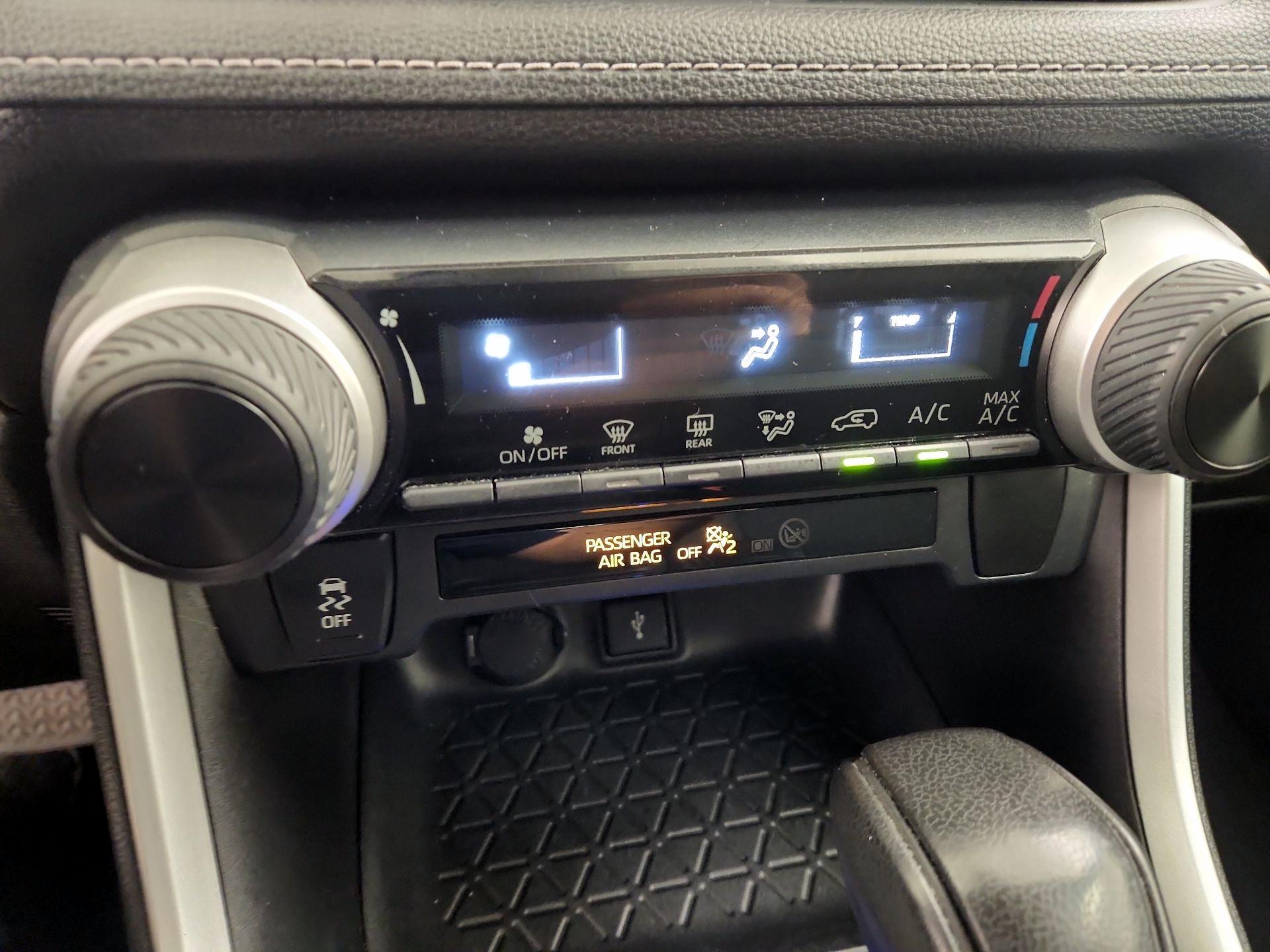 Thumbnail: 2021 Toyota RAV4 - 16