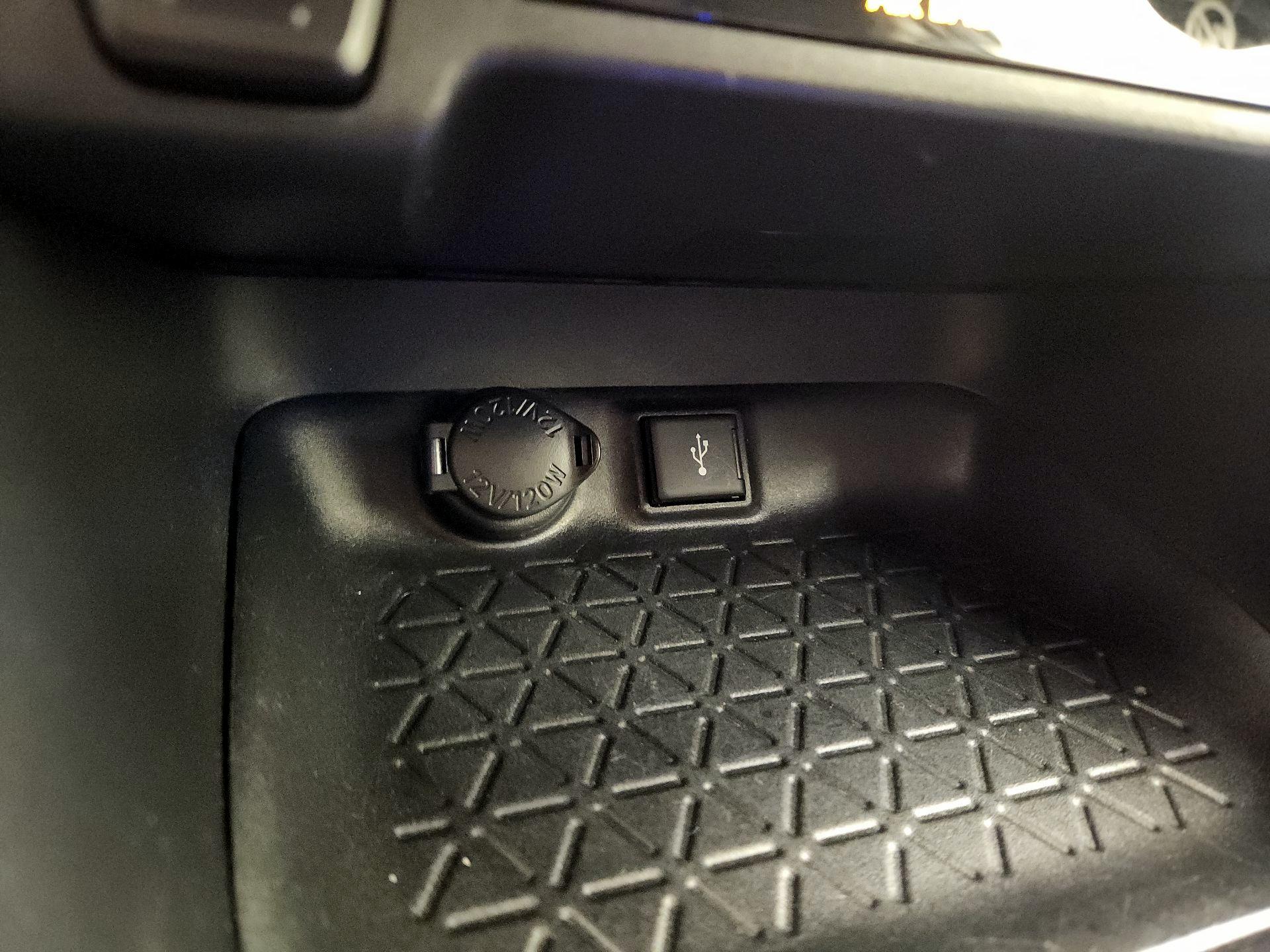 Thumbnail: 2021 Toyota RAV4 - 18