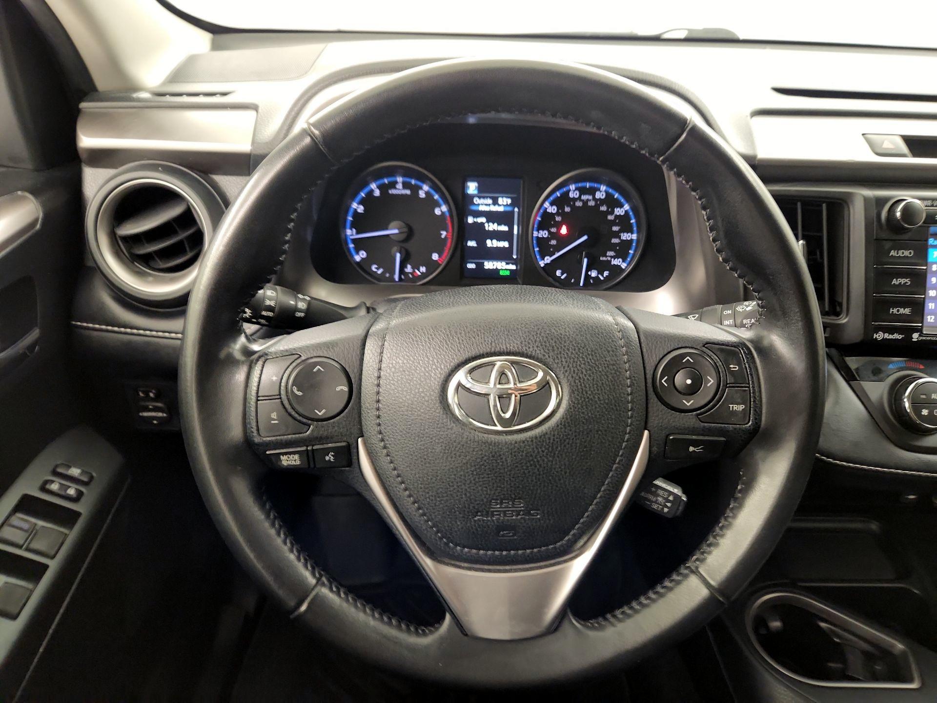Thumbnail: 2018 Toyota RAV4 - 10