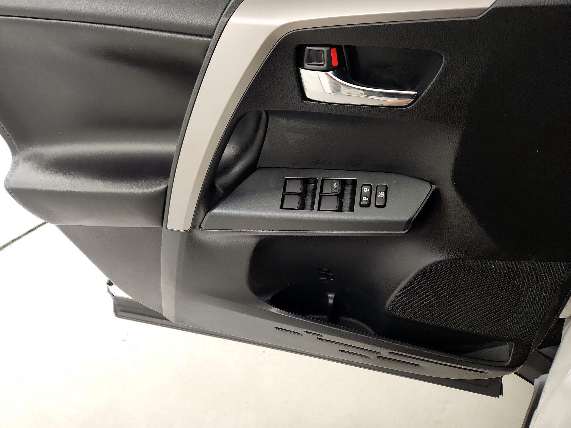 Thumbnail: 2018 Toyota RAV4 - 12