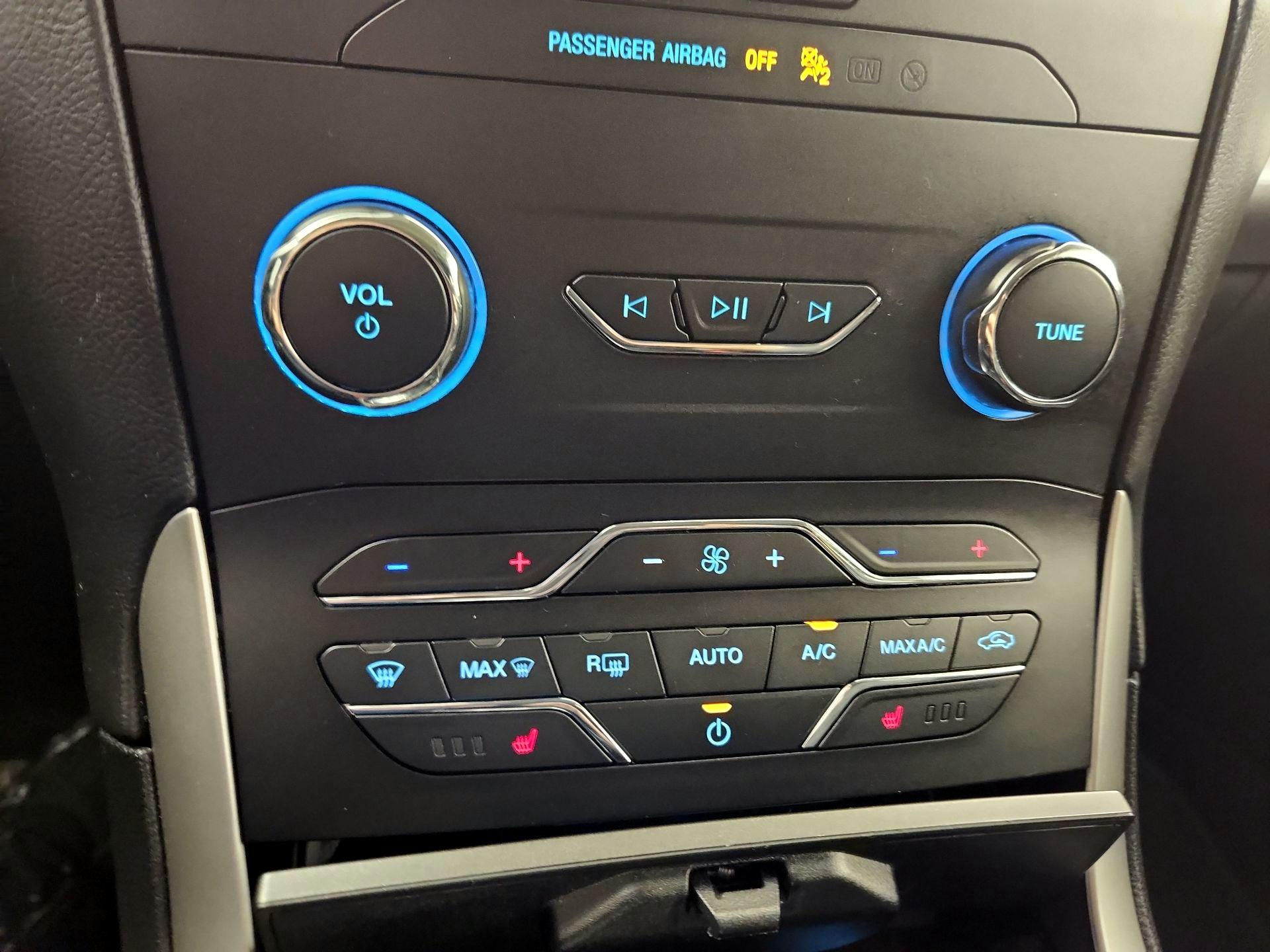 Thumbnail: 2020 Ford Edge - 16