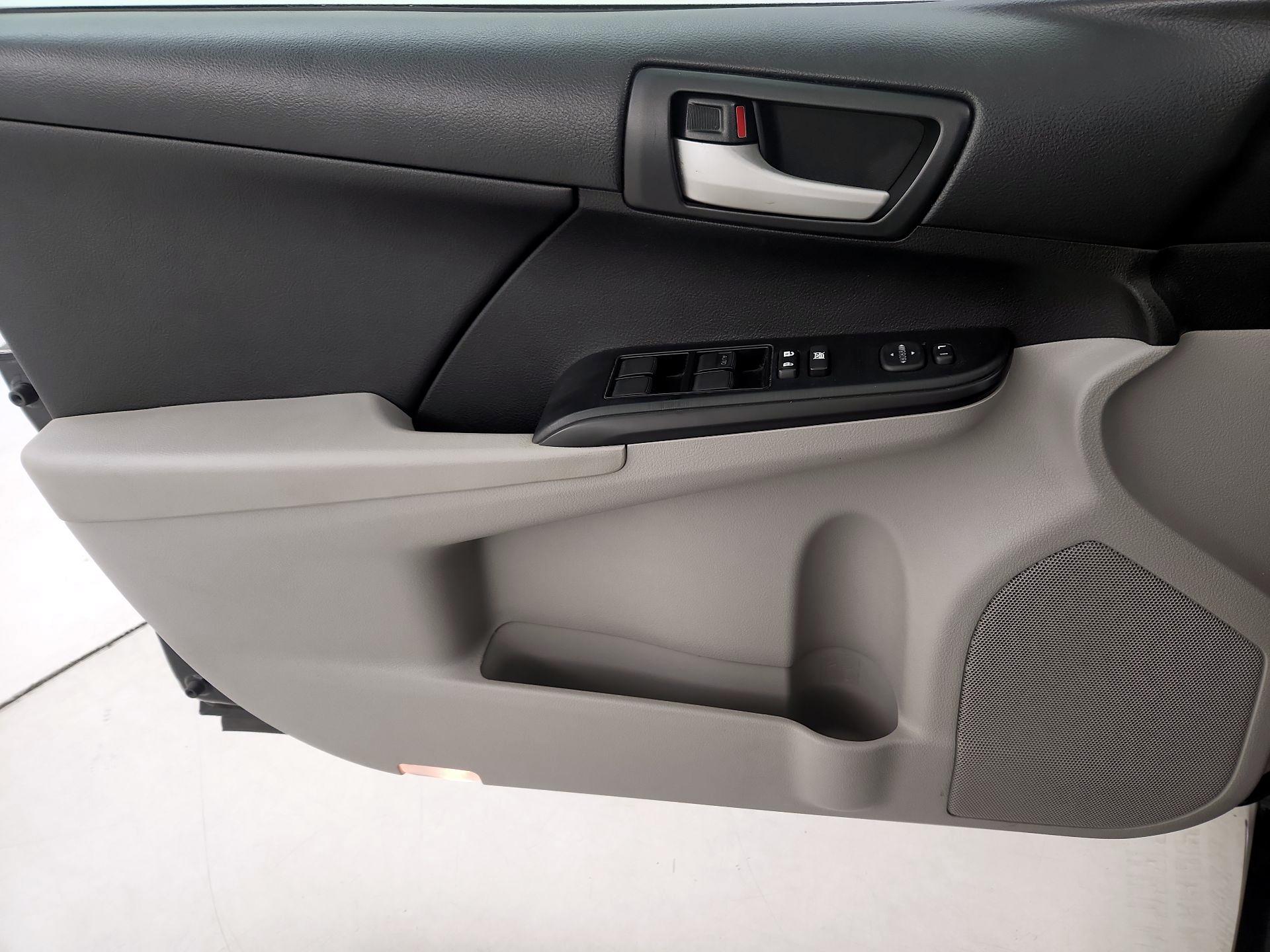 Thumbnail: 2014 Toyota Camry - 12