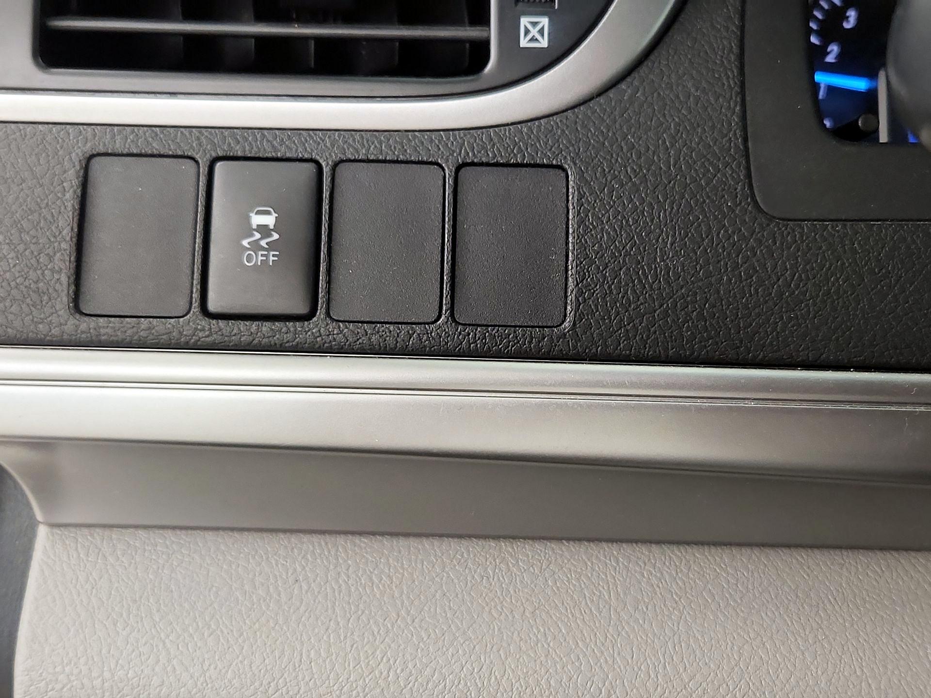 Thumbnail: 2014 Toyota Camry - 13